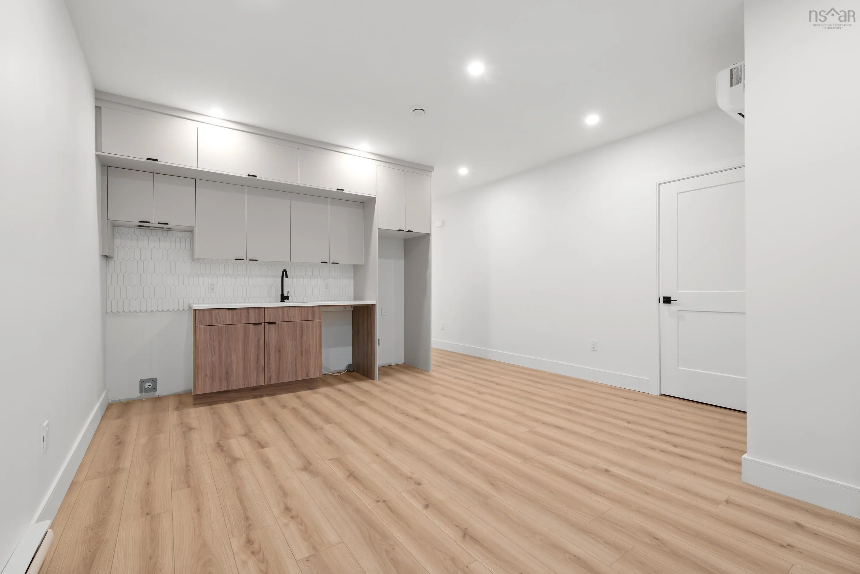 148 Colonial Crescent, Halifax Ns B3r 0h8, 5 Bedrooms Bedrooms, ,4 BathroomsBathrooms,Residential,For Sale,Colonial,202509285
