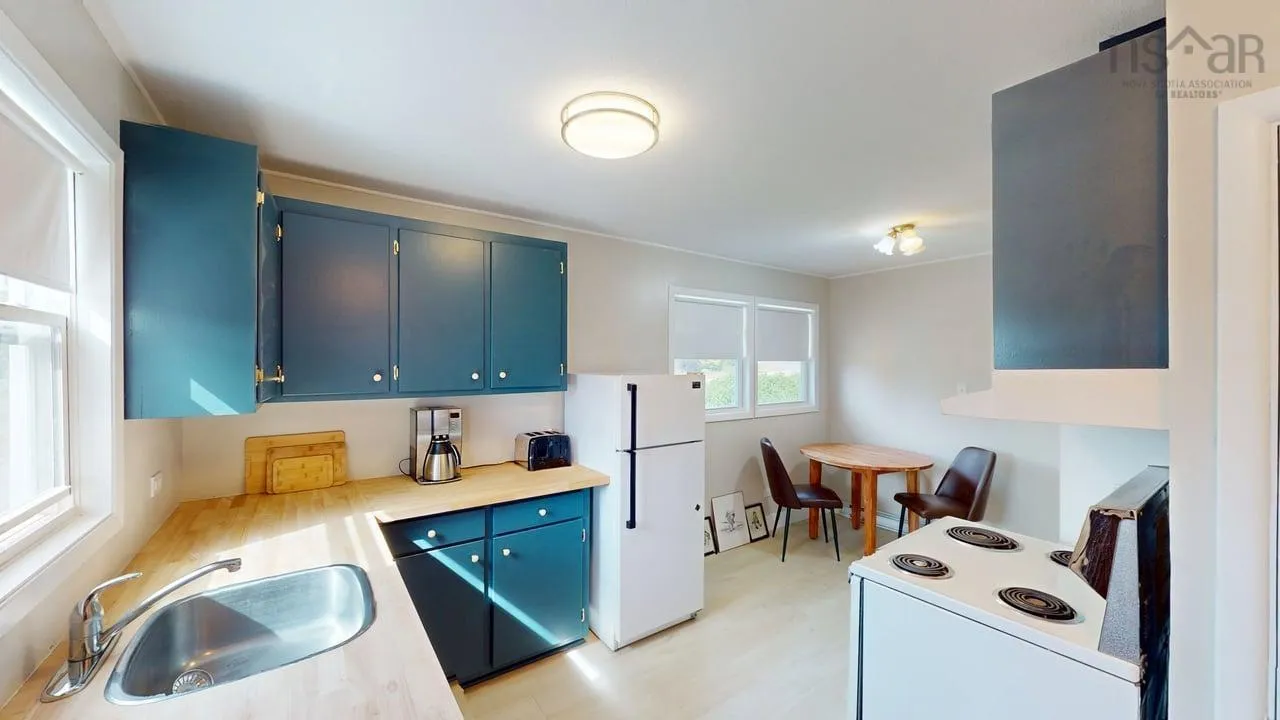 8 Hillside Drive, Antigonish, NS B2G 1H4, 4 Bedrooms Bedrooms, ,2 BathroomsBathrooms,Residential,For Sale,Hillside,202521882