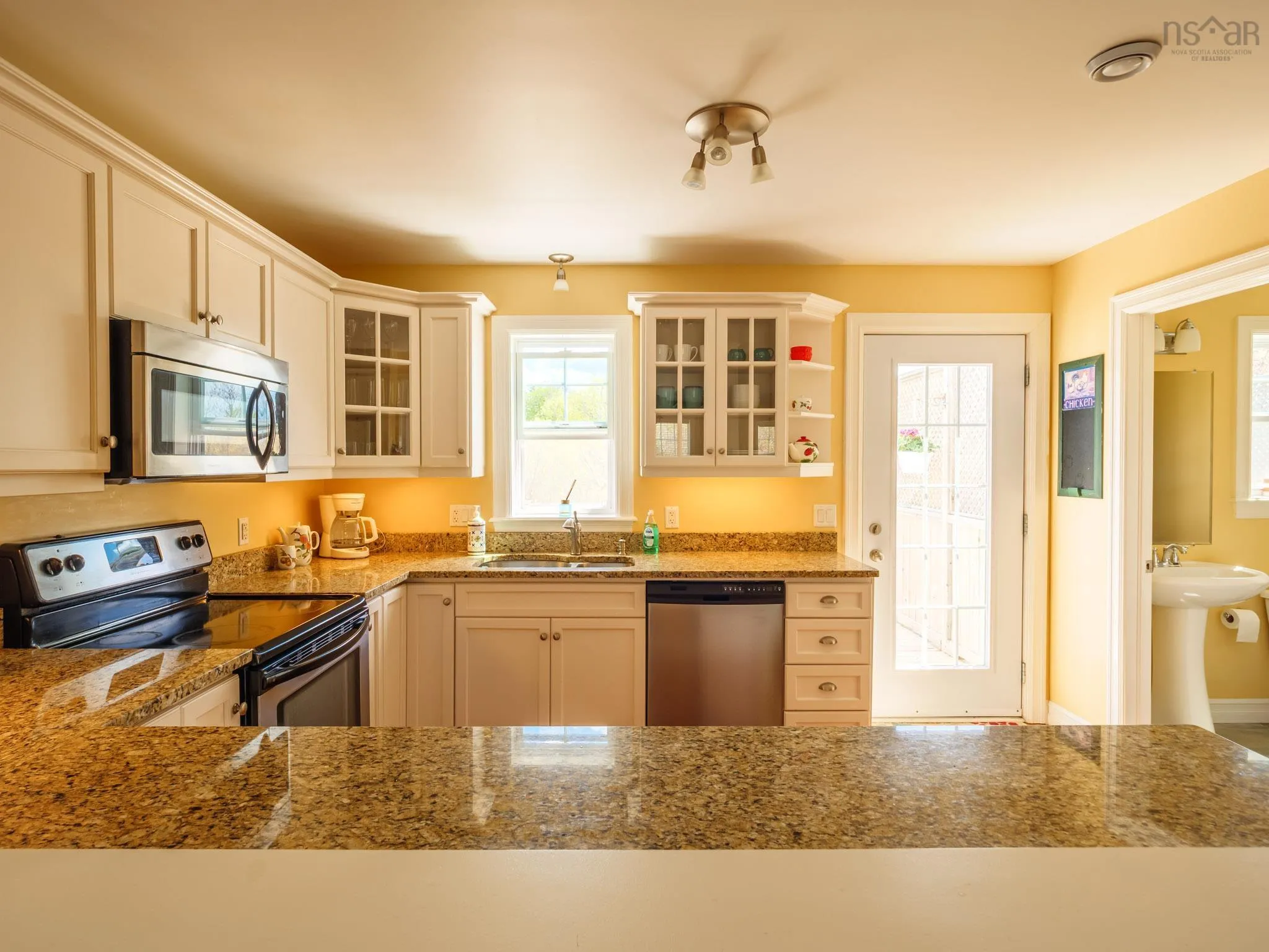 128 - 130 Victoria Street, Chester Ns B0j 1j0, 6 Bedrooms Bedrooms, ,8 BathroomsBathrooms,Residential,For Sale,Victoria,202414516