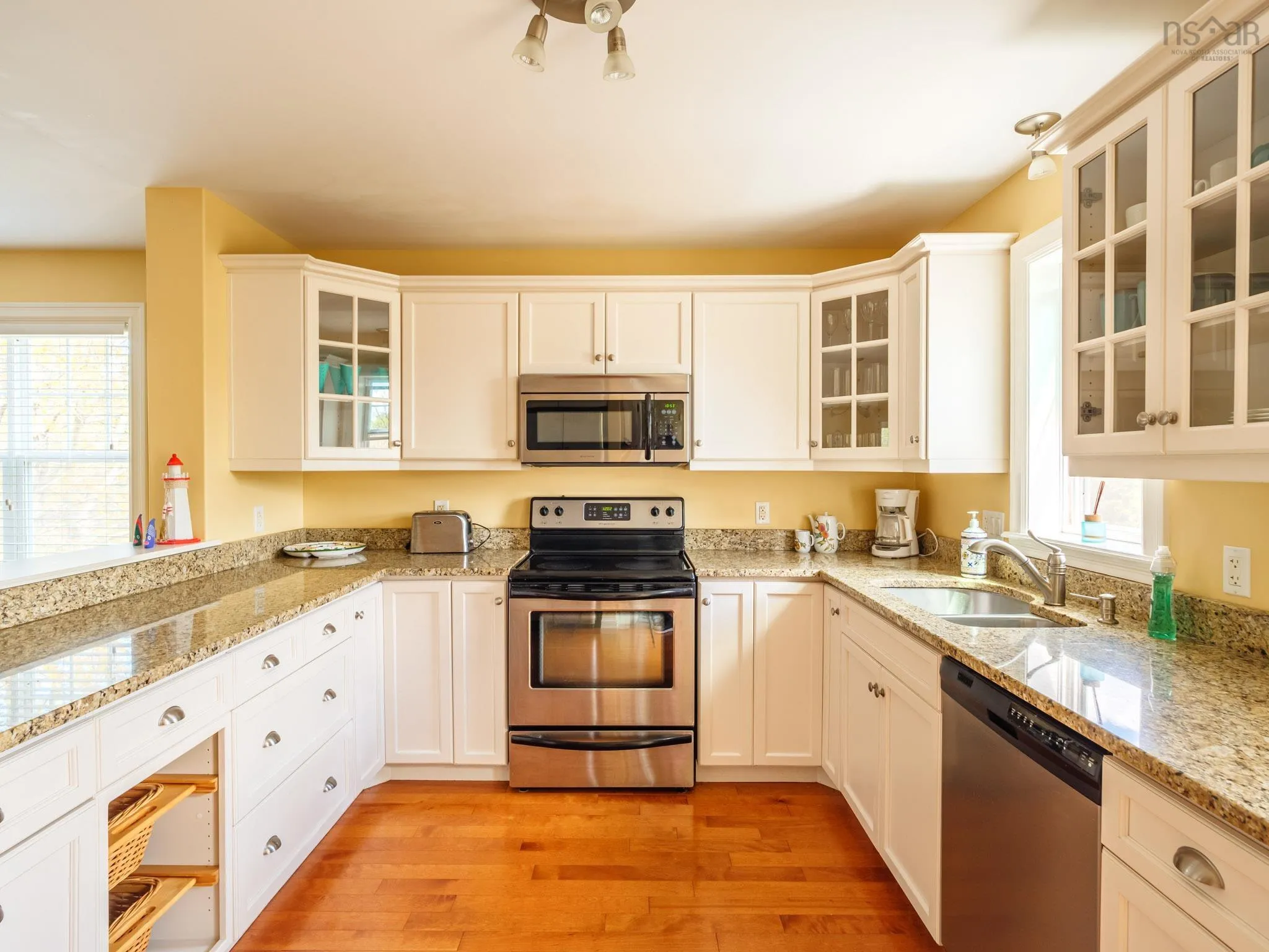 128 - 130 Victoria Street, Chester Ns B0j 1j0, 6 Bedrooms Bedrooms, ,8 BathroomsBathrooms,Residential,For Sale,Victoria,202414516