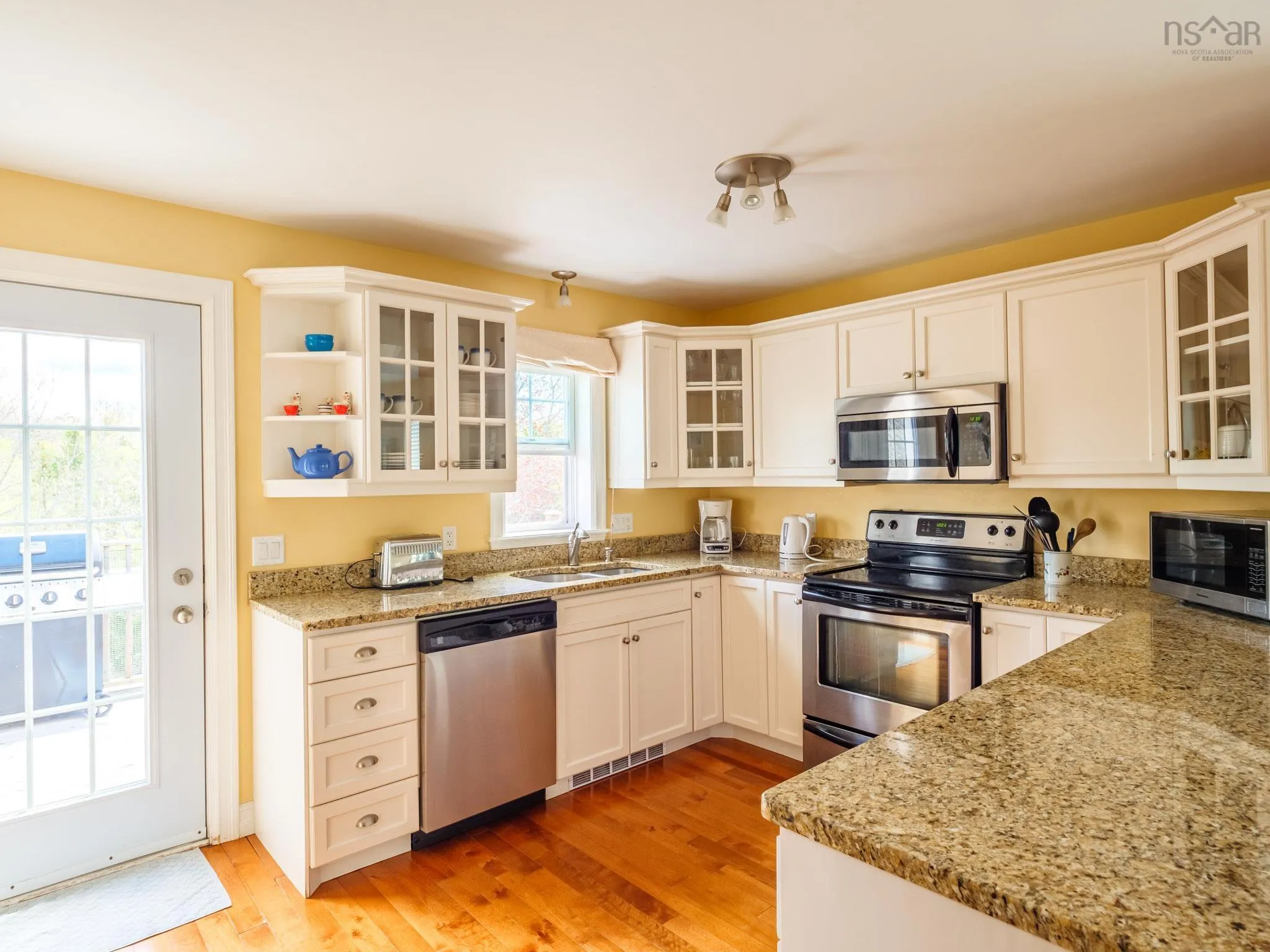 128 - 130 Victoria Street, Chester Ns B0j 1j0, 6 Bedrooms Bedrooms, ,8 BathroomsBathrooms,Residential,For Sale,Victoria,202414516