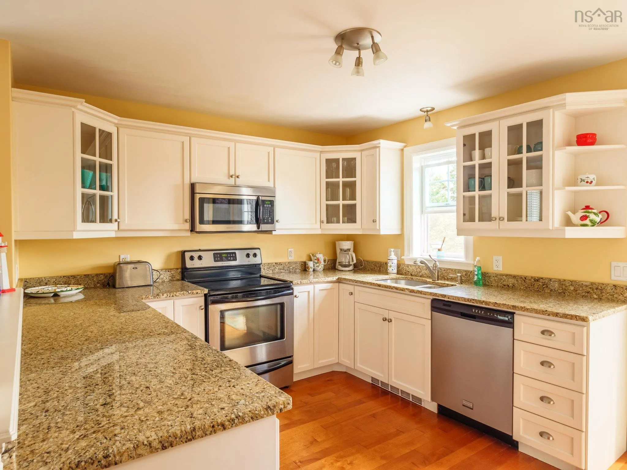 128 - 130 Victoria Street, Chester Ns B0j 1j0, 6 Bedrooms Bedrooms, ,8 BathroomsBathrooms,Residential,For Sale,Victoria,202414516