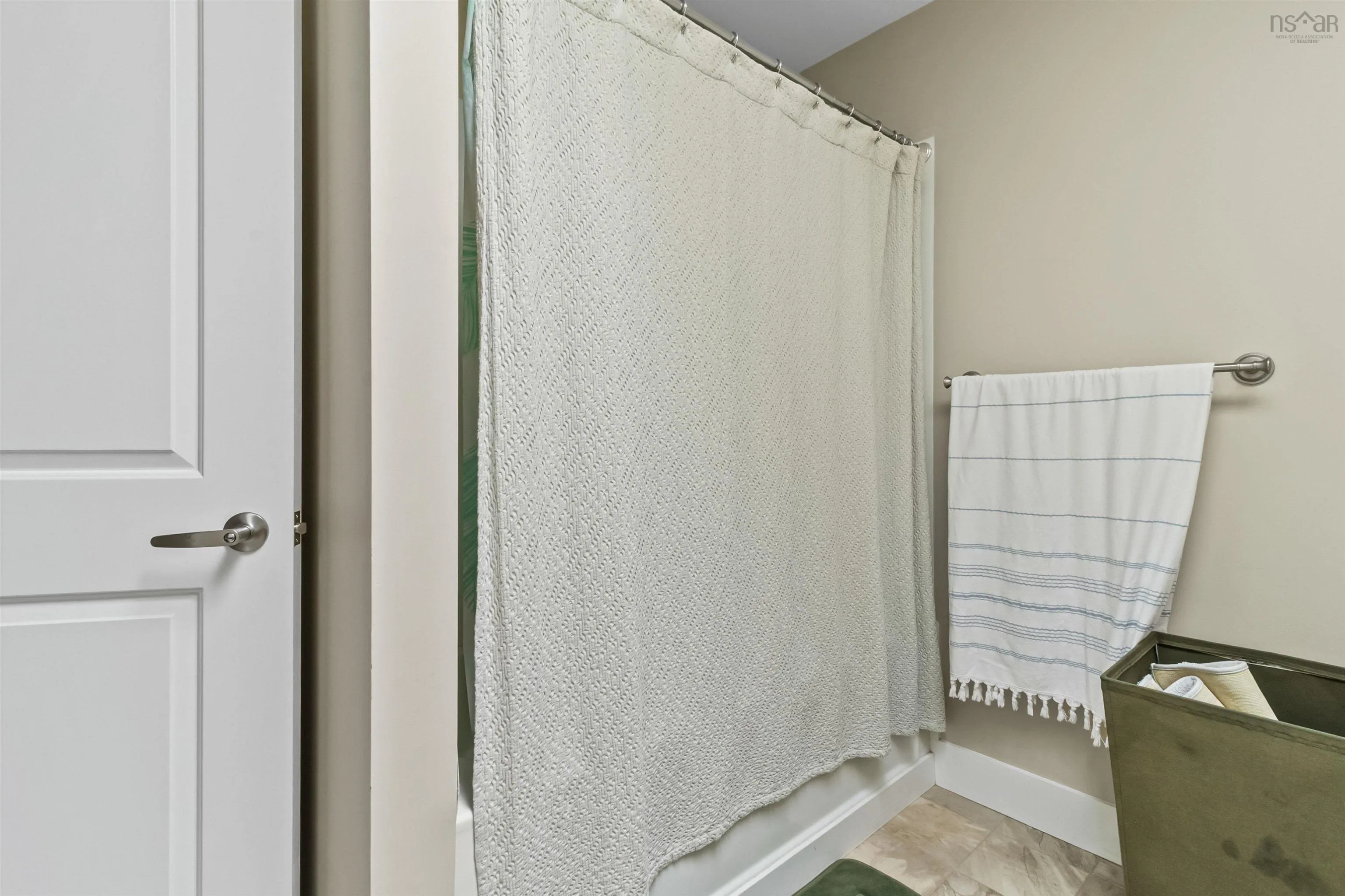 17 Chadwick Street, Dartmouth, NS B2Y 2M2, 5 Bedrooms Bedrooms, ,Residential Income,For Sale,Chadwick,202525104