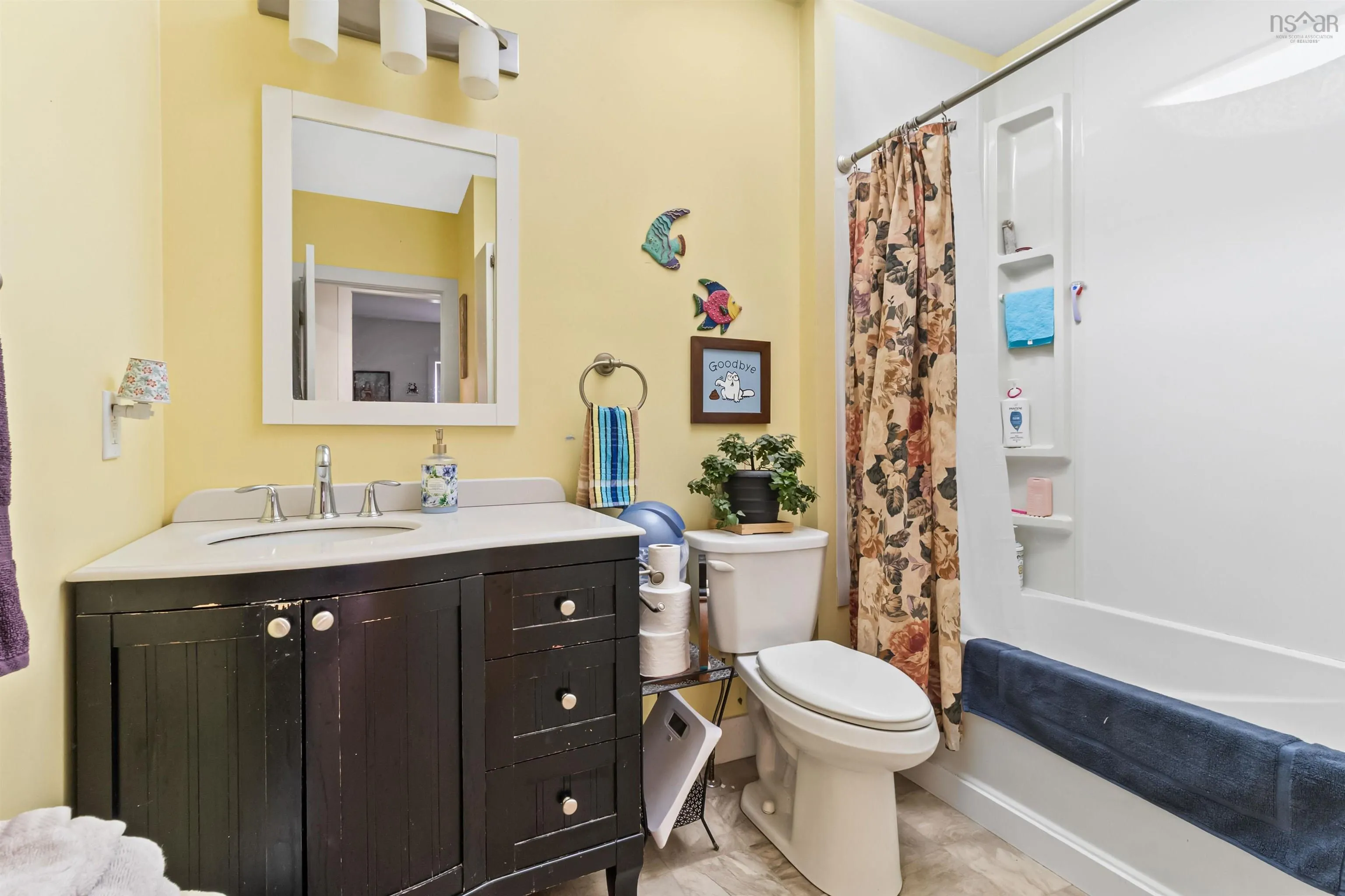 17 Chadwick Street, Dartmouth, NS B2Y 2M2, 5 Bedrooms Bedrooms, ,Residential Income,For Sale,Chadwick,202525104
