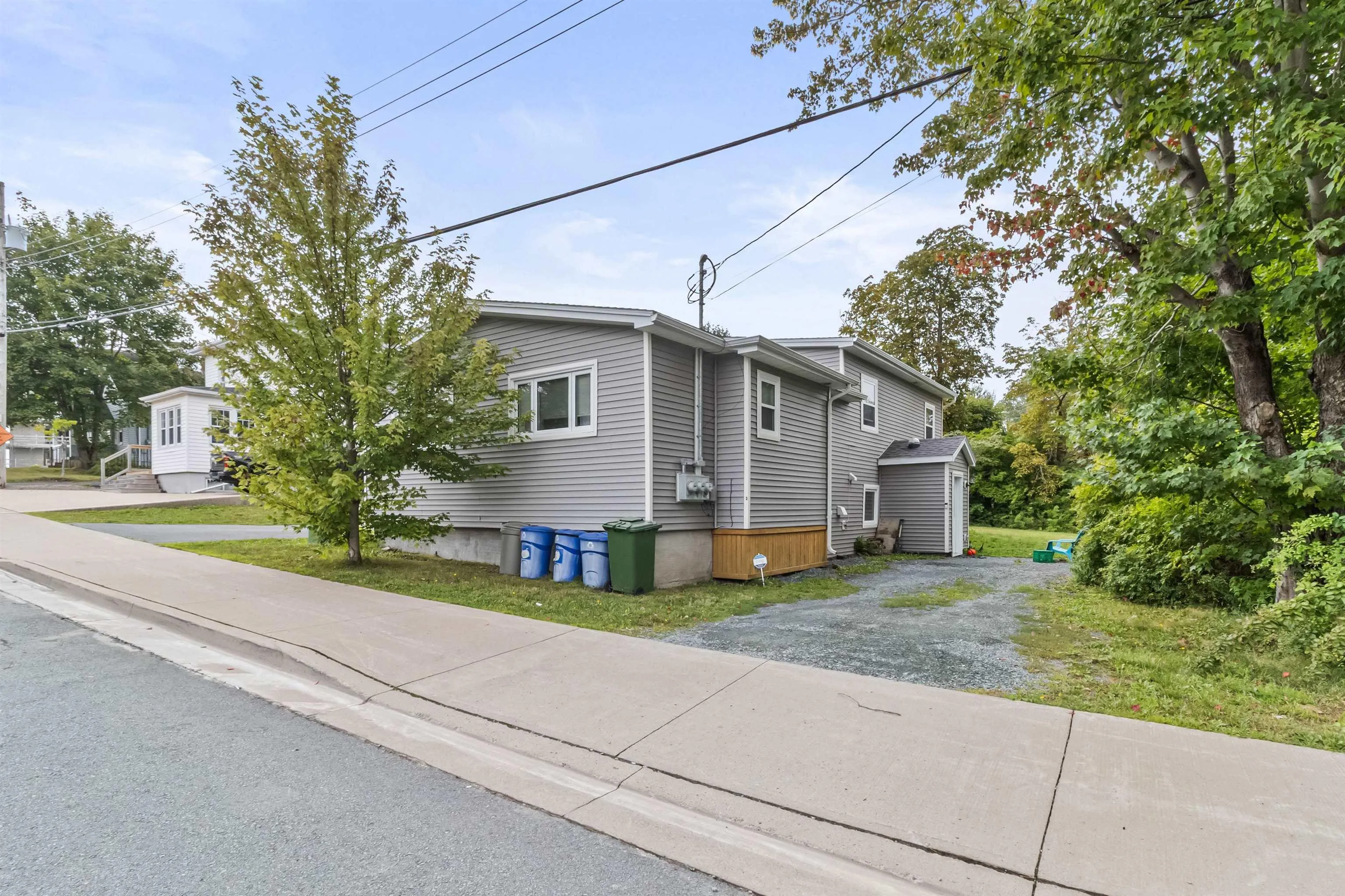 17 Chadwick Street, Dartmouth, NS B2Y 2M2, 5 Bedrooms Bedrooms, ,Residential Income,For Sale,Chadwick,202525104