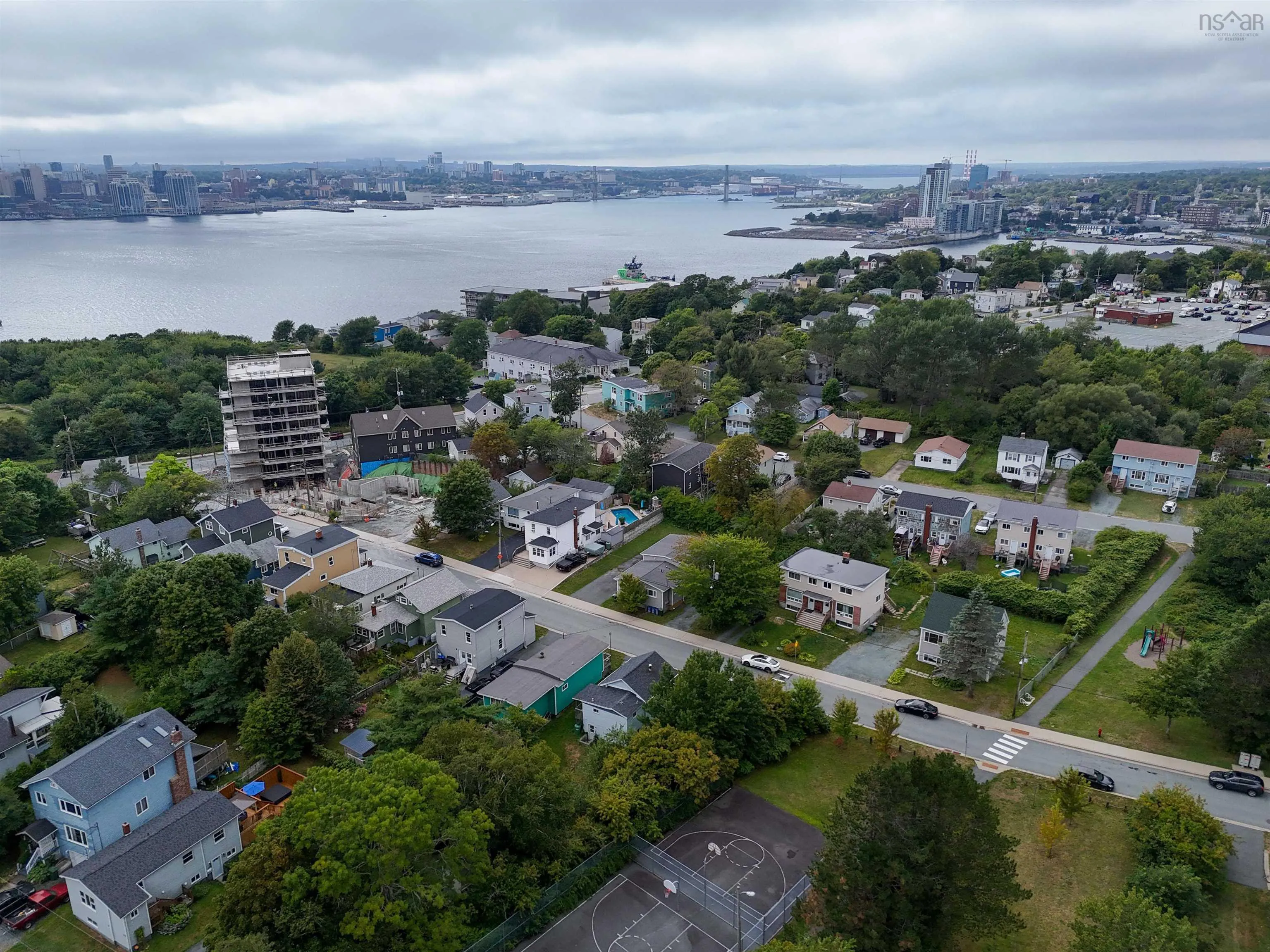 17 Chadwick Street, Dartmouth, NS B2Y 2M2, 5 Bedrooms Bedrooms, ,Residential Income,For Sale,Chadwick,202525104