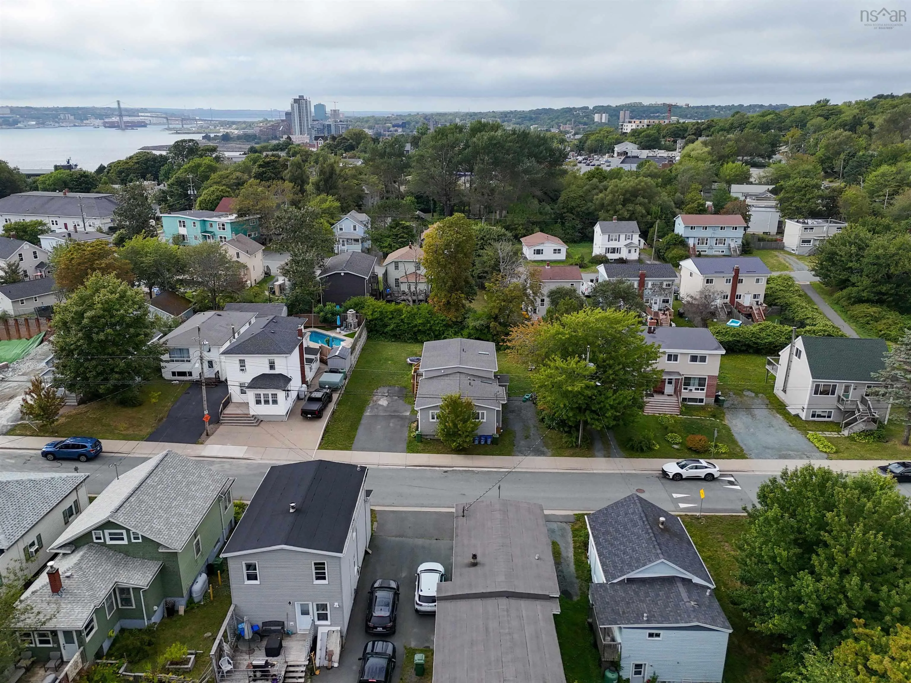 17 Chadwick Street, Dartmouth, NS B2Y 2M2, 5 Bedrooms Bedrooms, ,Residential Income,For Sale,Chadwick,202525104
