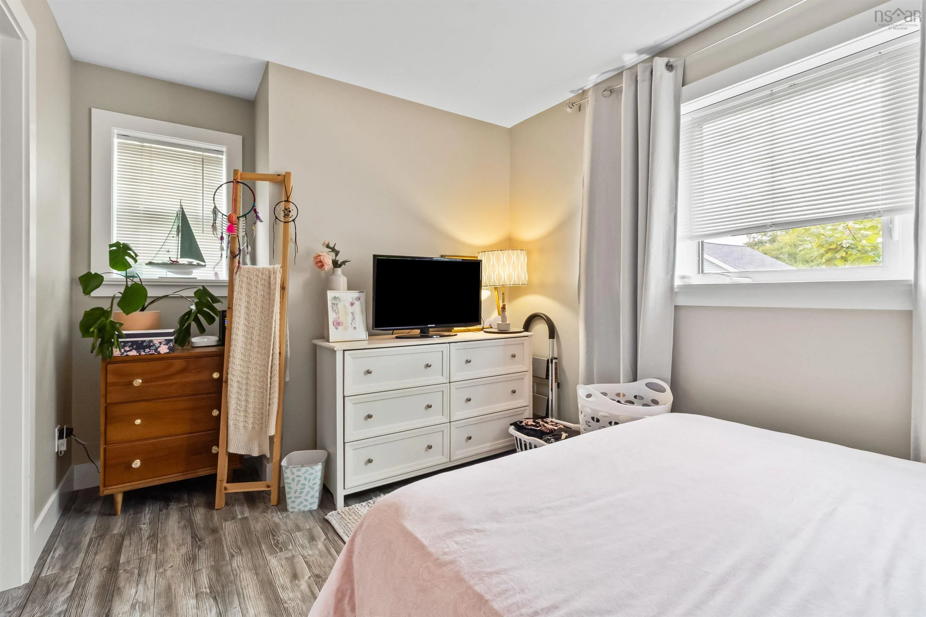 17 Chadwick Street, Dartmouth, NS B2Y 2M2, 5 Bedrooms Bedrooms, ,Residential Income,For Sale,Chadwick,202525104