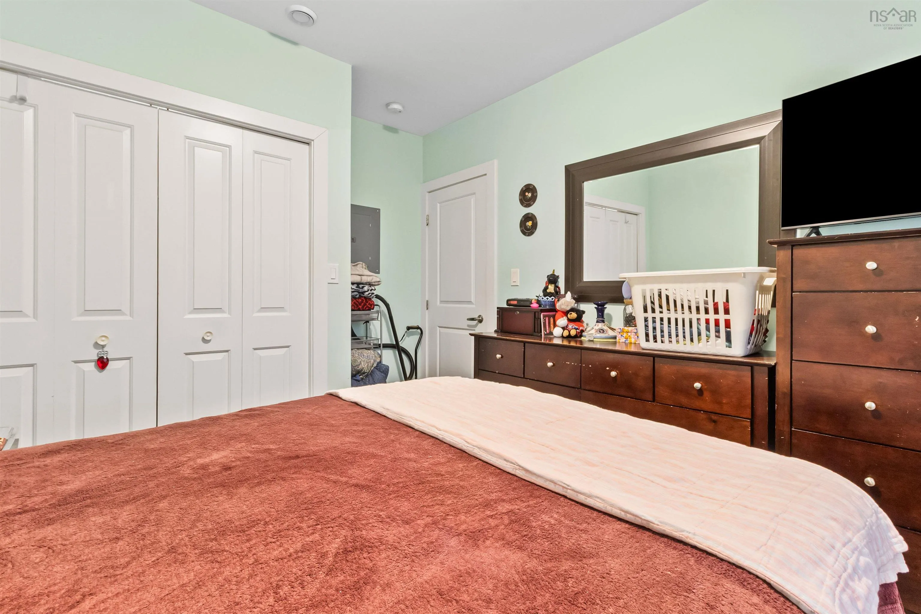 17 Chadwick Street, Dartmouth, NS B2Y 2M2, 5 Bedrooms Bedrooms, ,Residential Income,For Sale,Chadwick,202525104