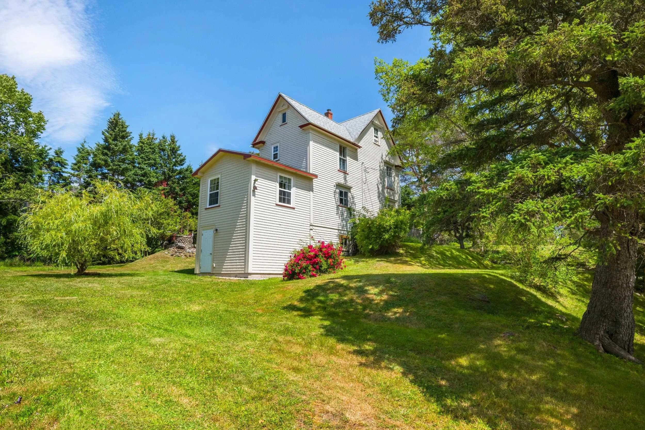 149 Duke Street, Chester, NS B0J 1J0, 4 Bedrooms Bedrooms, ,2 BathroomsBathrooms,Residential,For Sale,Duke,202519143