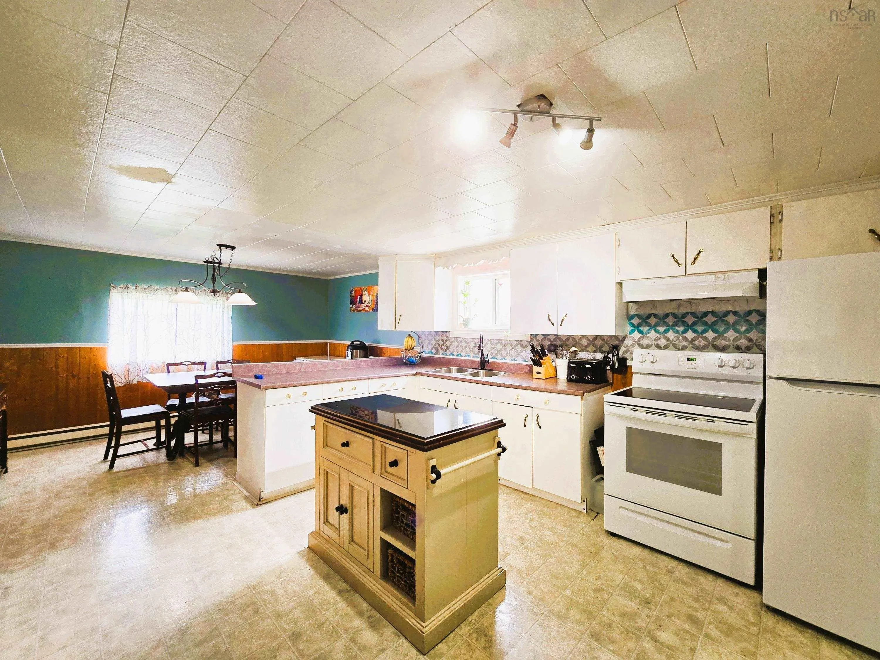 248 Chebogue Point Road, Chebogue Point, NS B5A 5E0, 4 Bedrooms Bedrooms, ,1 BathroomBathrooms,Residential,For Sale,Chebogue Point,202517982