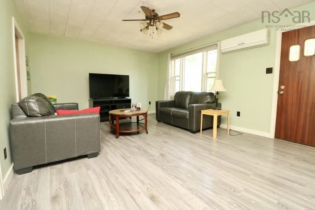19 Highway 215, Newport Corner, NS B0N 1L0, 3 Bedrooms Bedrooms, ,1 BathroomBathrooms,Residential,For Sale,Highway 215,202523275