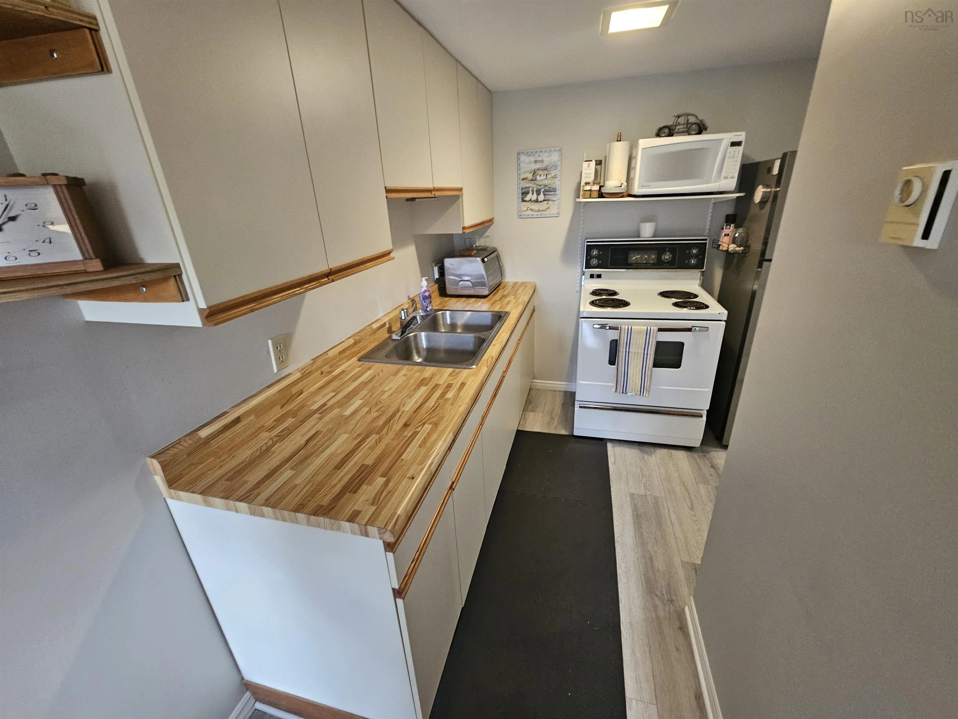 52 Ellis Street, Oxford, NS B0M 1P0, 5 Bedrooms Bedrooms, ,3 BathroomsBathrooms,Residential,For Sale,Ellis,202524892
