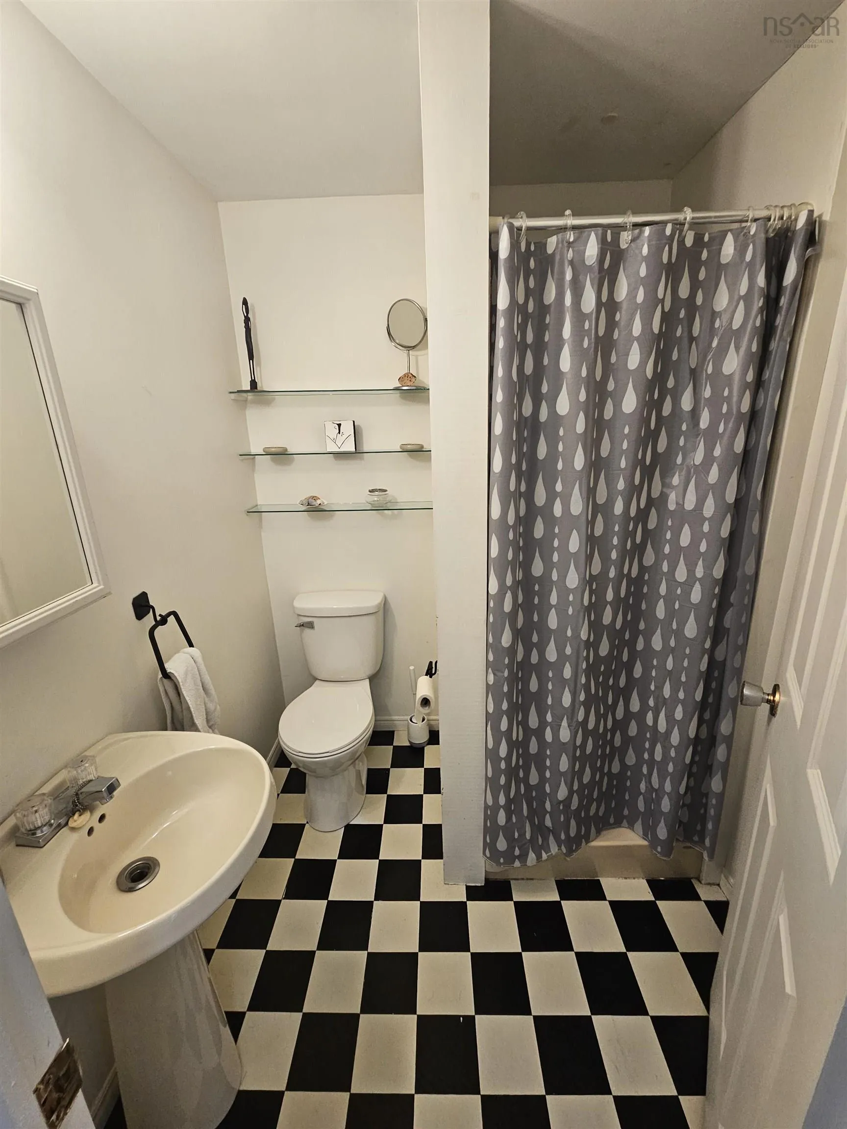 52 Ellis Street, Oxford, NS B0M 1P0, 5 Bedrooms Bedrooms, ,3 BathroomsBathrooms,Residential,For Sale,Ellis,202524892