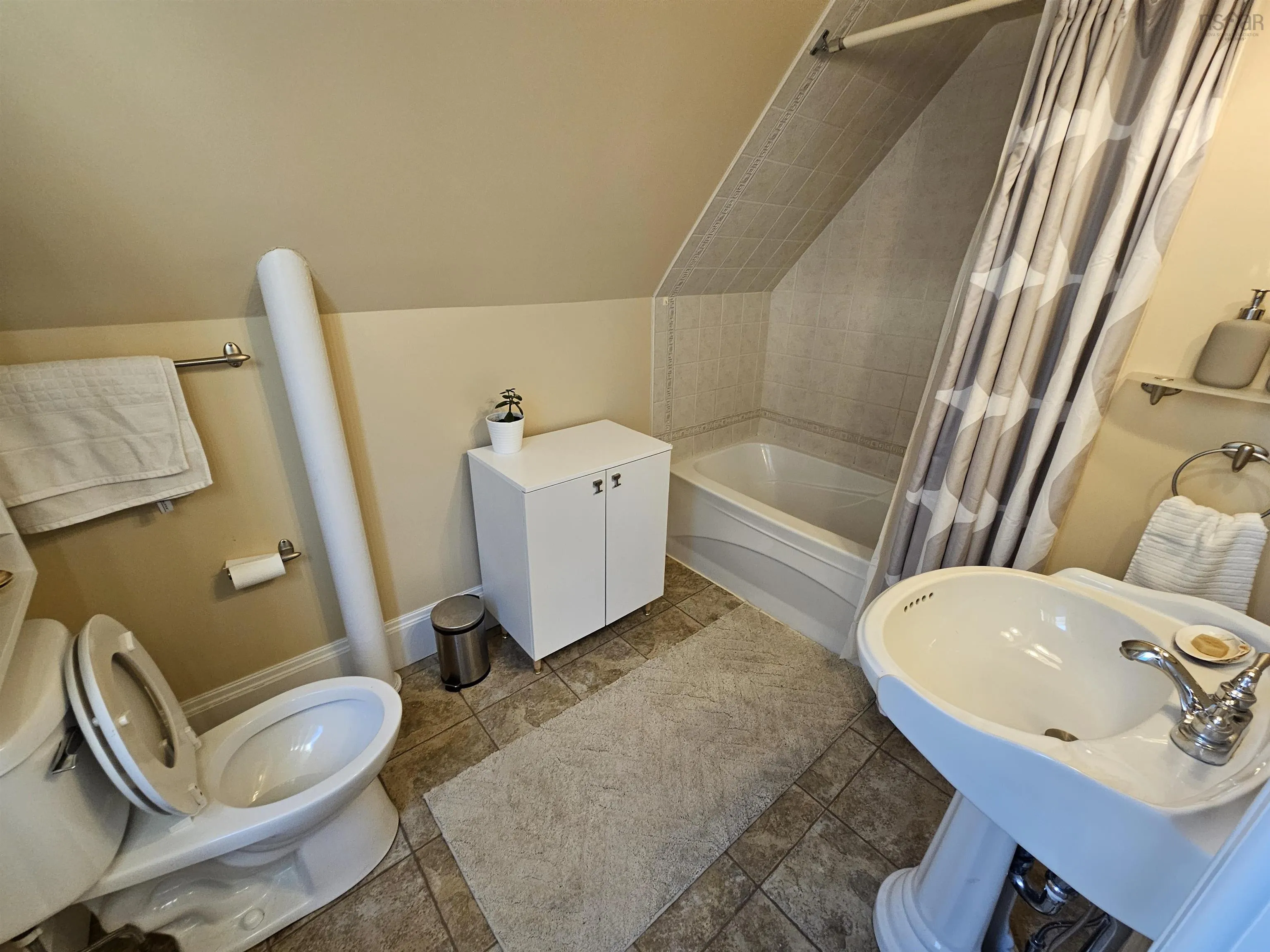52 Ellis Street, Oxford, NS B0M 1P0, 5 Bedrooms Bedrooms, ,3 BathroomsBathrooms,Residential,For Sale,Ellis,202524892