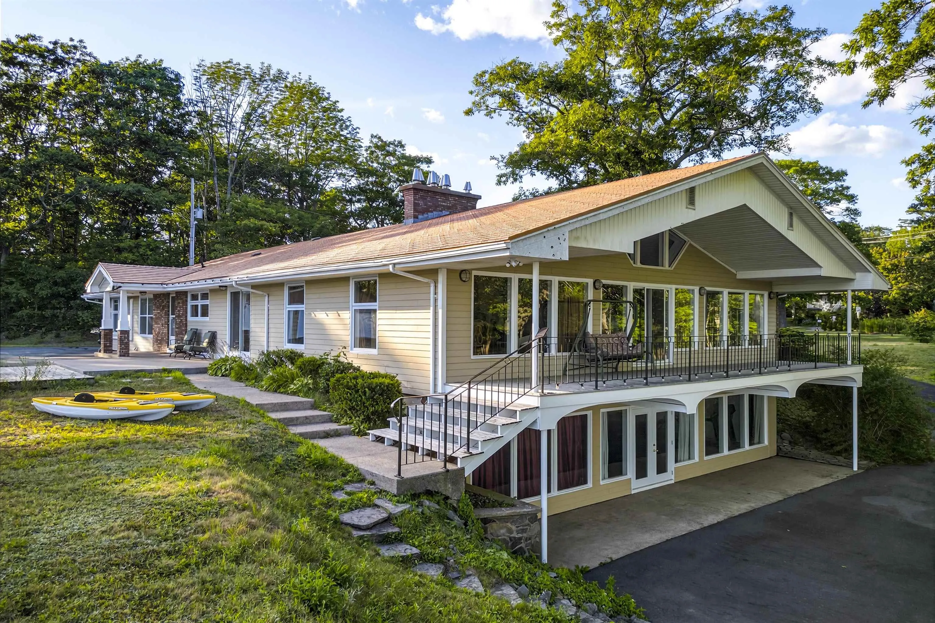 1007 Waverley Road, Dartmouth, NS B2R 1W7, 3 Bedrooms Bedrooms, ,3 BathroomsBathrooms,Residential,For Sale,Waverley,202519064