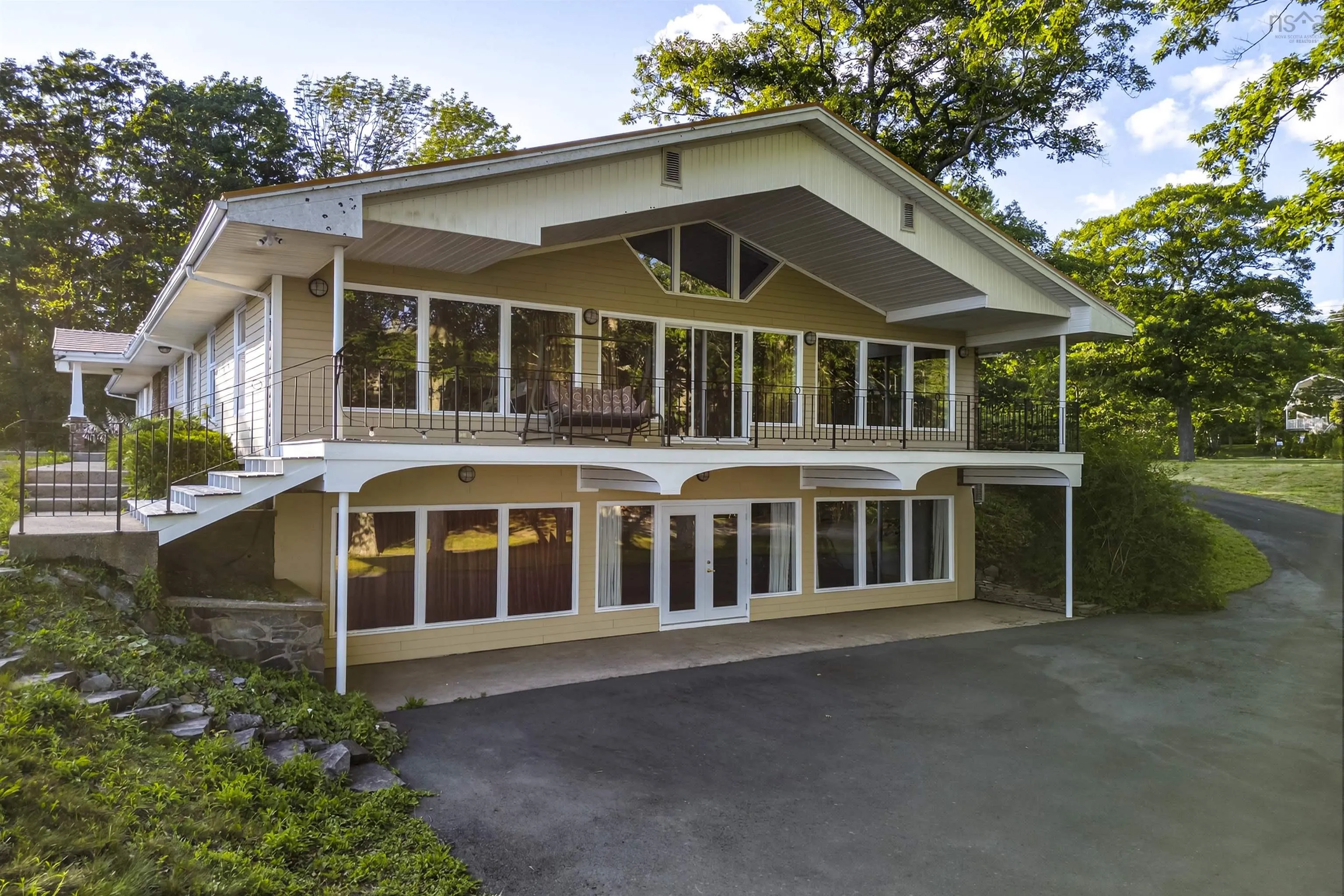 1007 Waverley Road, Dartmouth, NS B2R 1W7, 3 Bedrooms Bedrooms, ,3 BathroomsBathrooms,Residential,For Sale,Waverley,202519064