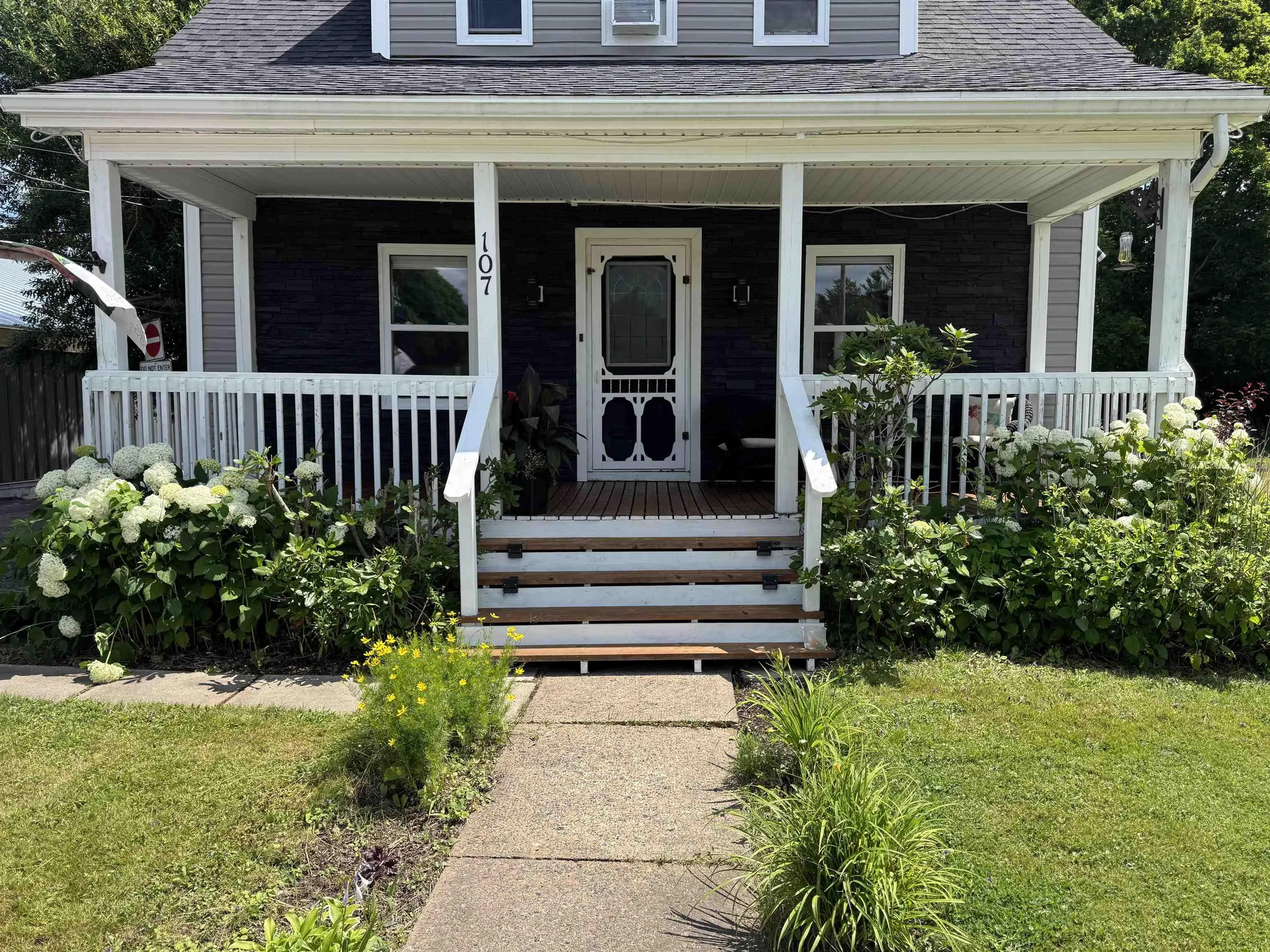107 Stellar Street, Stellarton, NS B0K 1S0, 4 Bedrooms Bedrooms, ,2 BathroomsBathrooms,Residential,For Sale,Stellar,202518528