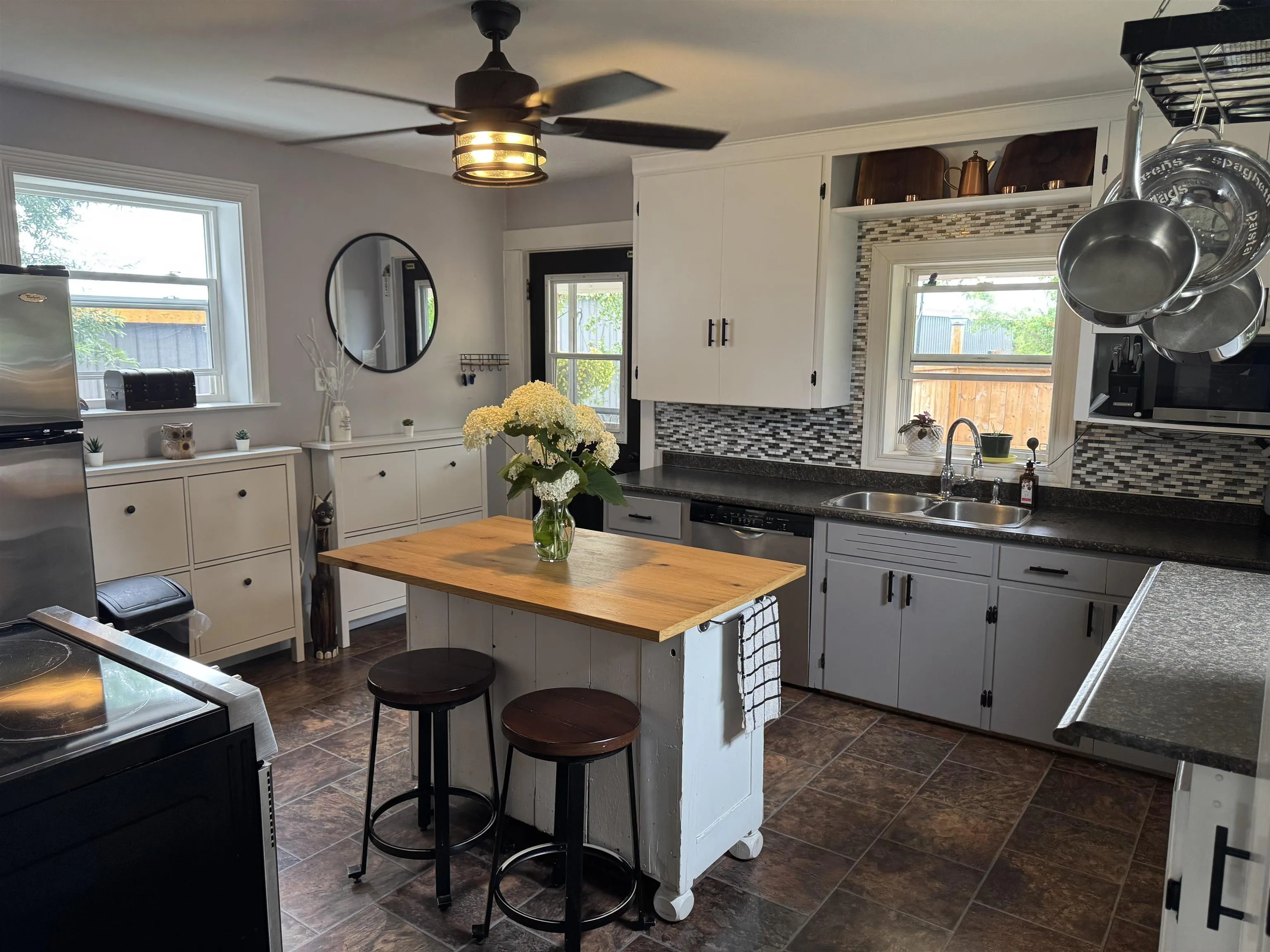 107 Stellar Street, Stellarton, NS B0K 1S0, 4 Bedrooms Bedrooms, ,2 BathroomsBathrooms,Residential,For Sale,Stellar,202518528