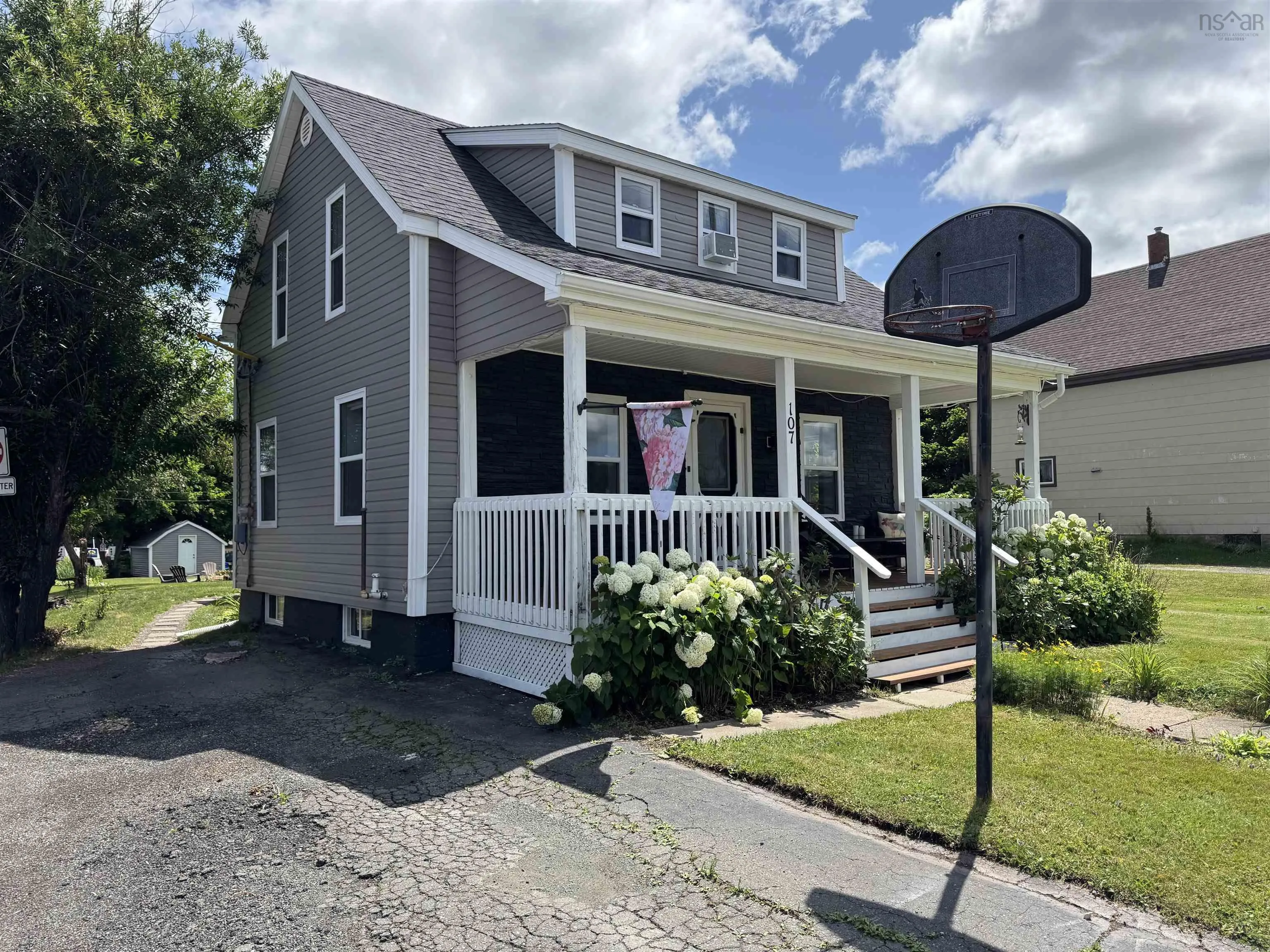 107 Stellar Street, Stellarton, NS B0K 1S0, 4 Bedrooms Bedrooms, ,2 BathroomsBathrooms,Residential,For Sale,Stellar,202518528