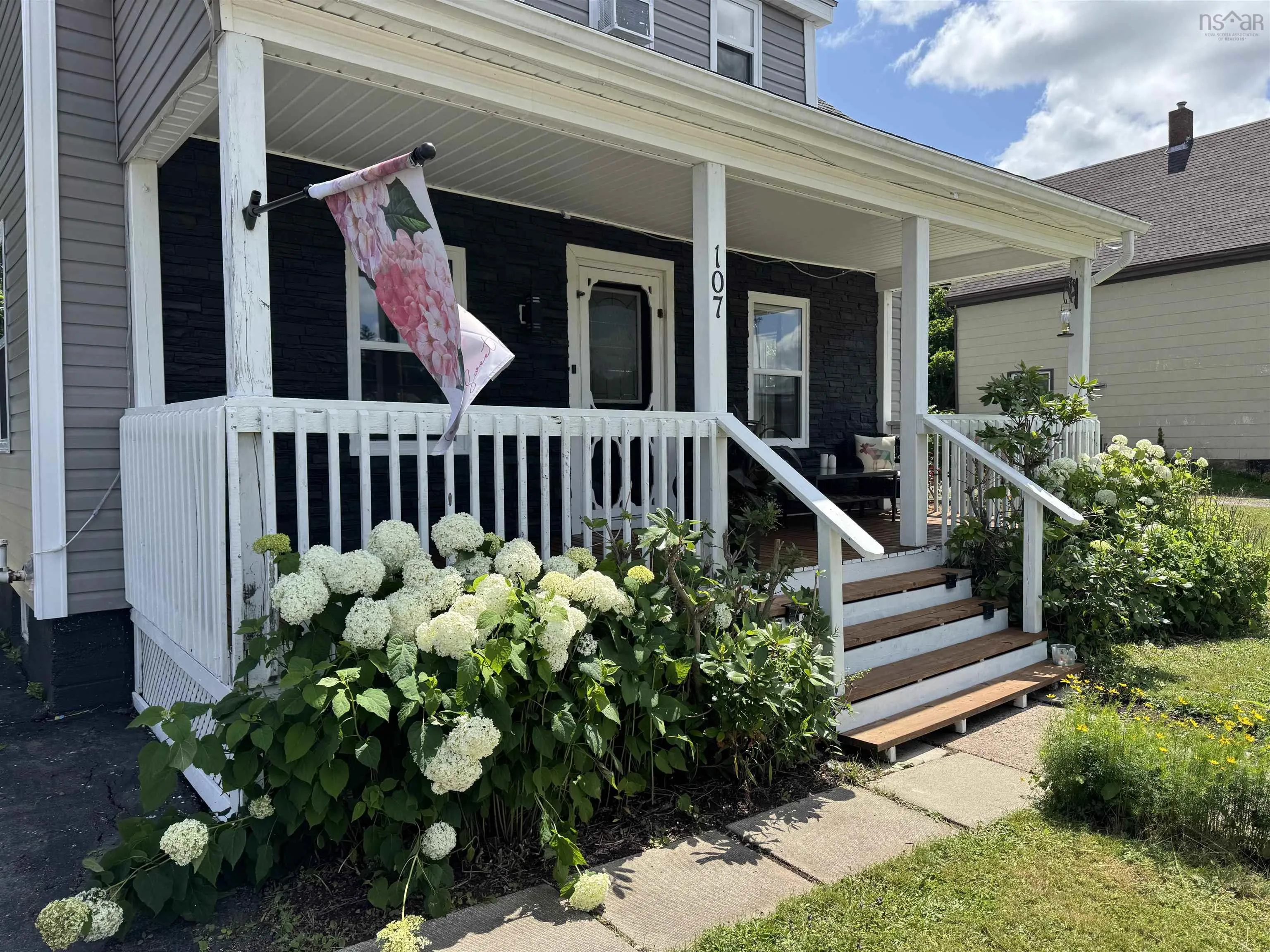 107 Stellar Street, Stellarton, NS B0K 1S0, 4 Bedrooms Bedrooms, ,2 BathroomsBathrooms,Residential,For Sale,Stellar,202518528