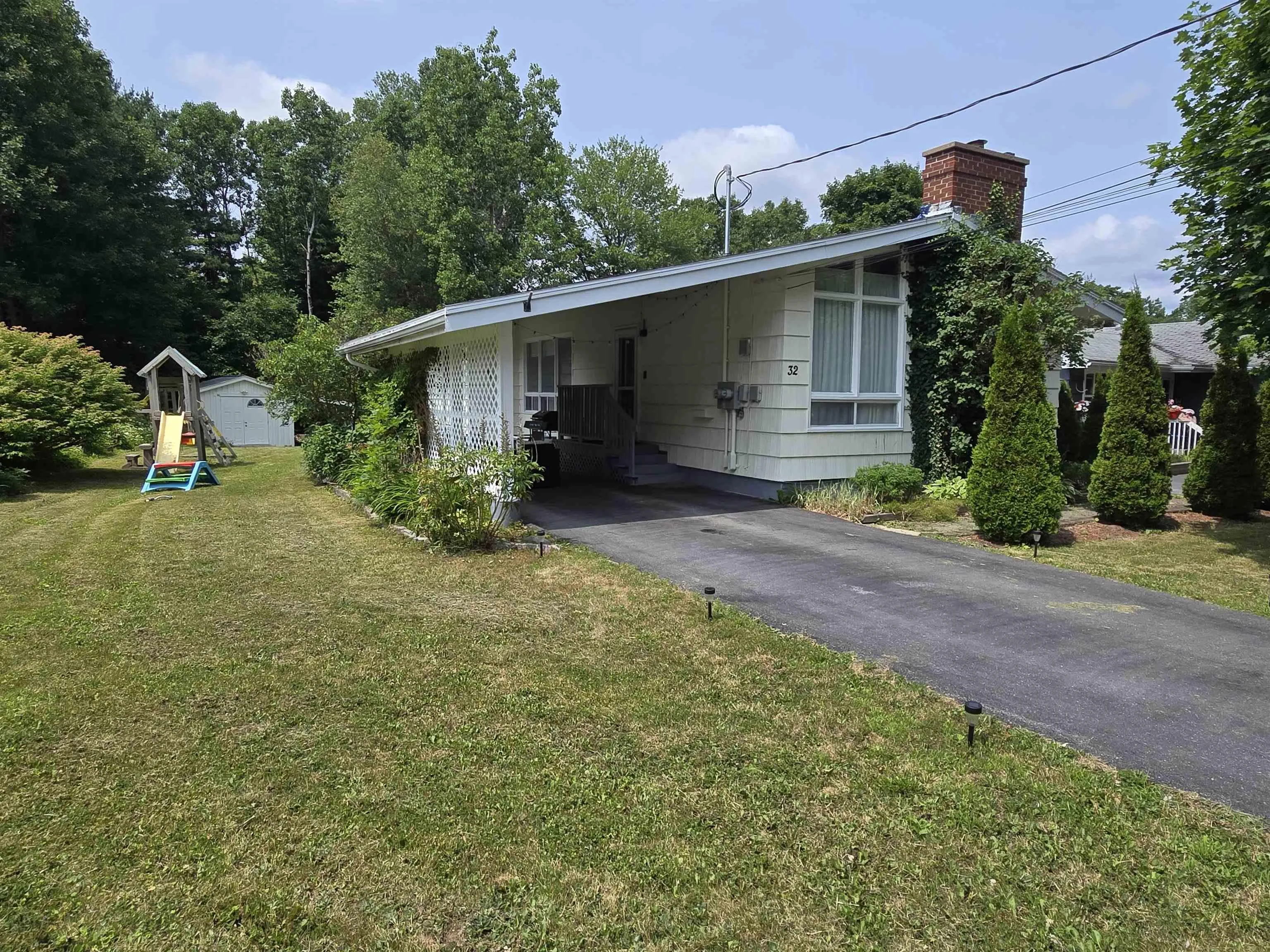32 Murray Drive, Bridgewater, NS B4V 2M7, 3 Bedrooms Bedrooms, ,2 BathroomsBathrooms,Residential,For Sale,Murray,202517551
