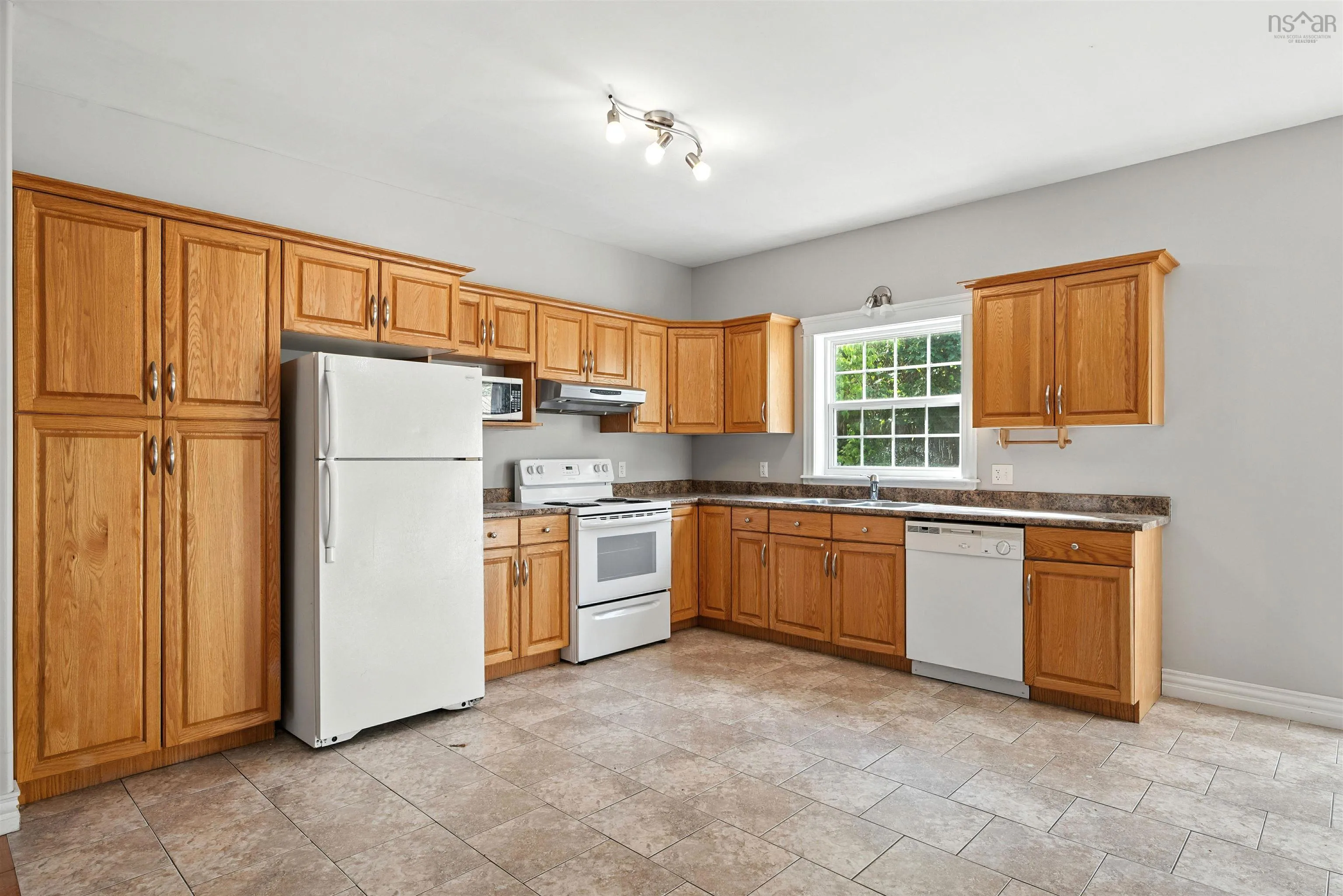 256 Highland Avenue, Windsor, NS B0N 2T0, 4 Bedrooms Bedrooms, ,4 BathroomsBathrooms,Residential,For Sale,Highland,202521107