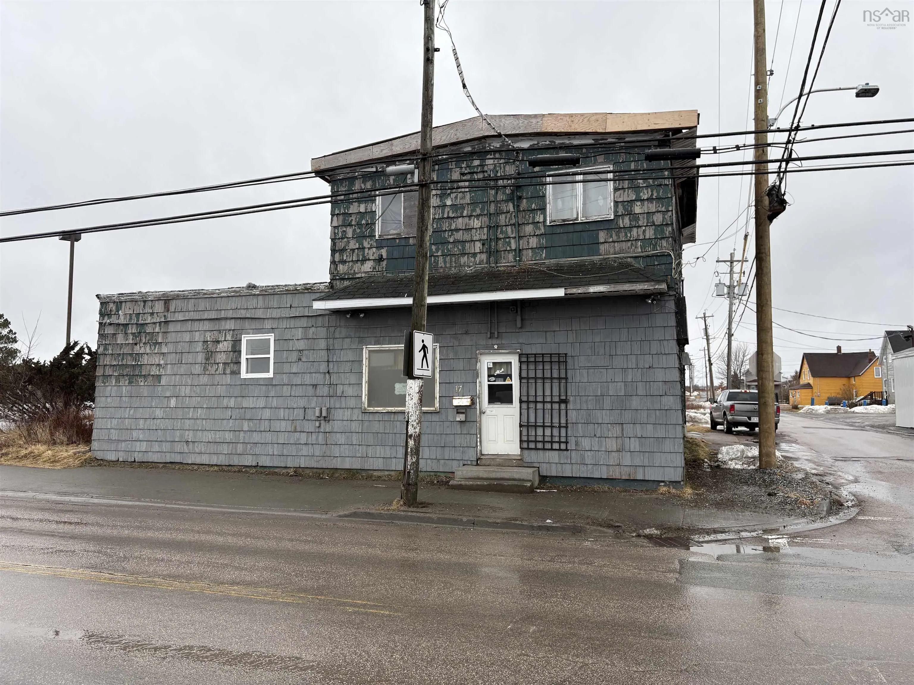 17 Sterling Road Glace Bay Road, Glace Bay Ns B1a 3x5, 3 Bedrooms Bedrooms, ,Residential Income,For Sale,Sterling Road Glace Bay,202504079