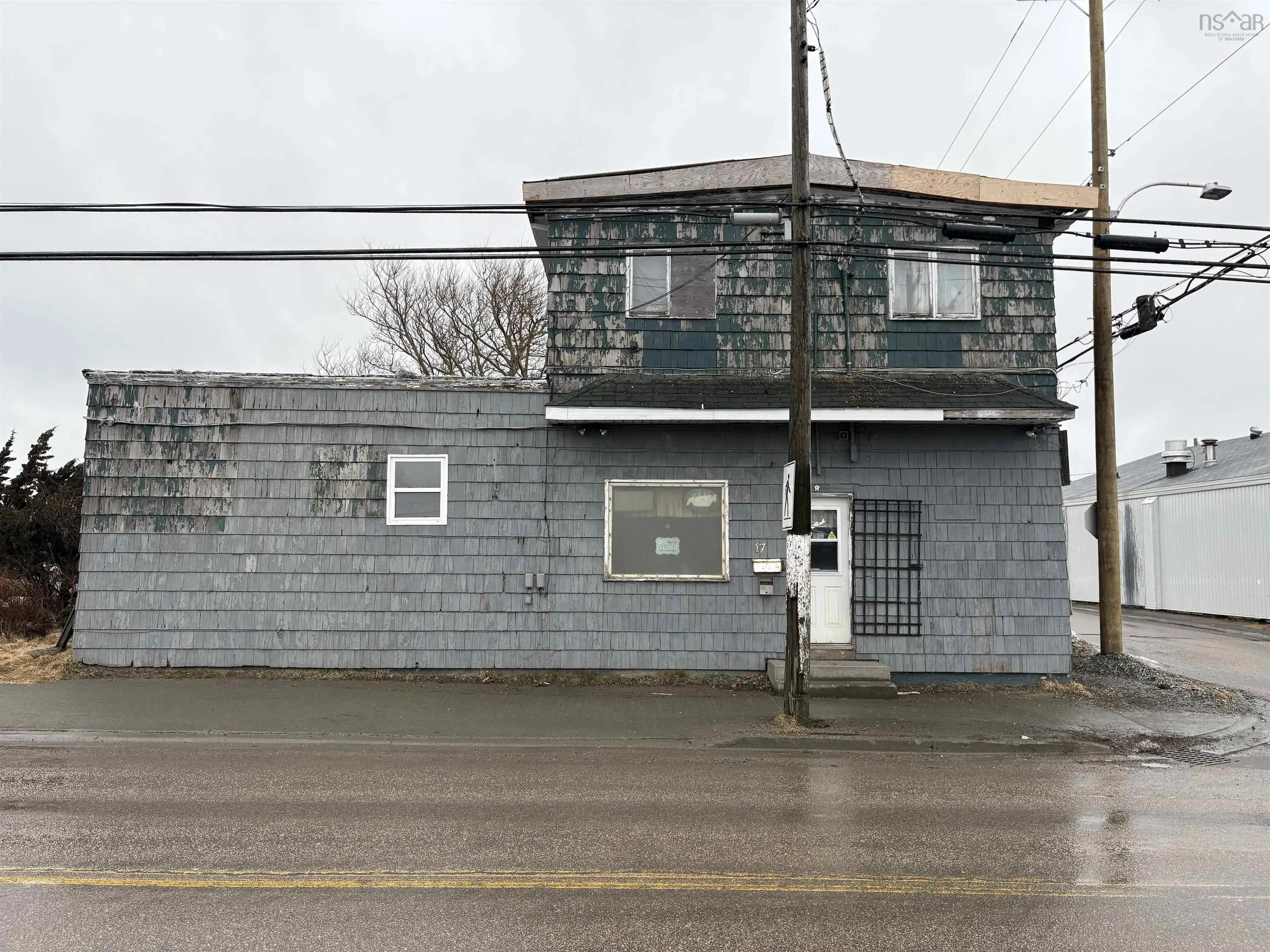 17 Sterling Road Glace Bay Road, Glace Bay Ns B1a 3x5, 3 Bedrooms Bedrooms, ,Residential Income,For Sale,Sterling Road Glace Bay,202504079