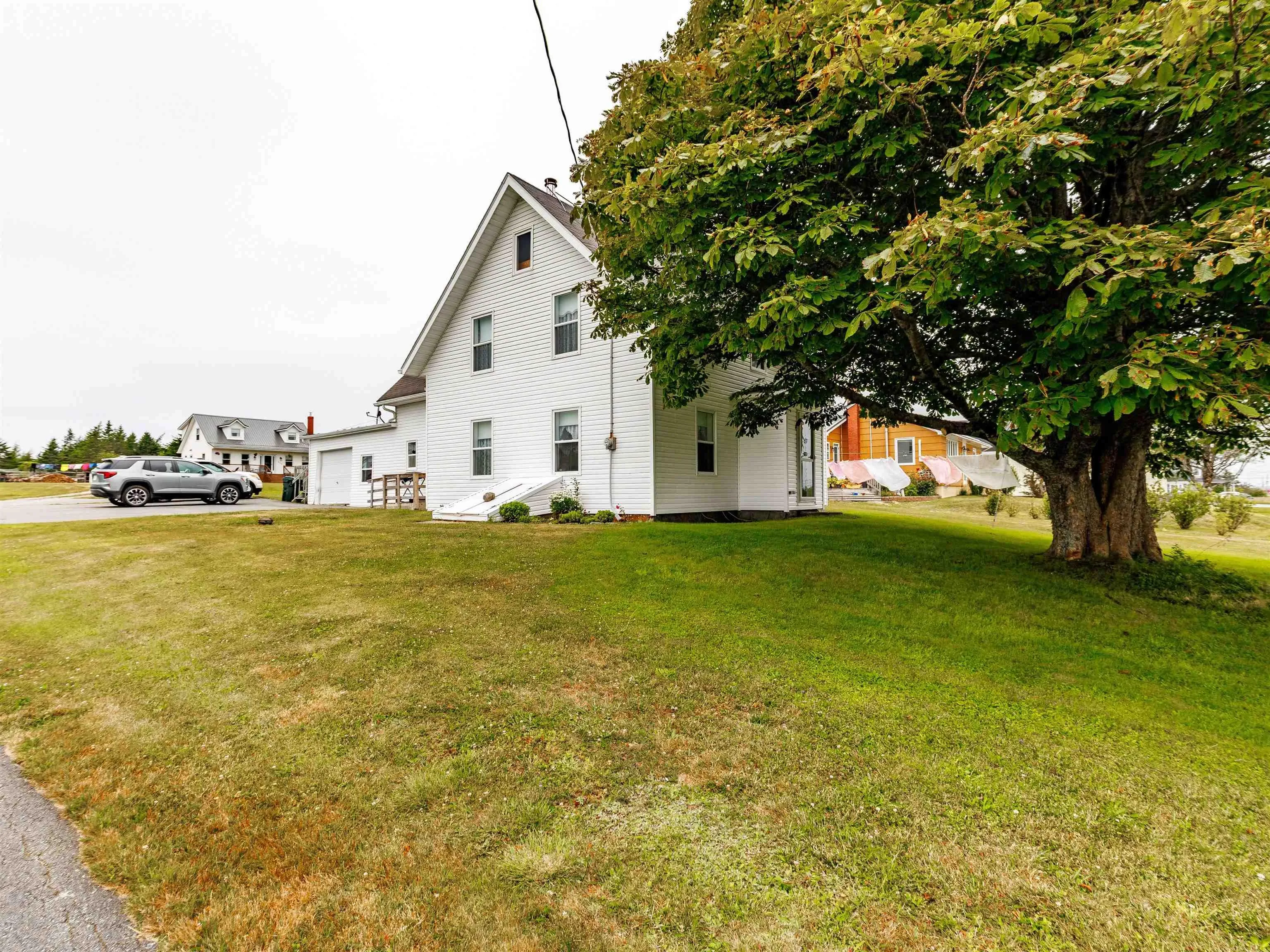 335-684 Highway 335 Highway, West Pubnico, NS B0W 3S0, 6 Bedrooms Bedrooms, ,1 BathroomBathrooms,Residential,For Sale,Highway 335,202519679