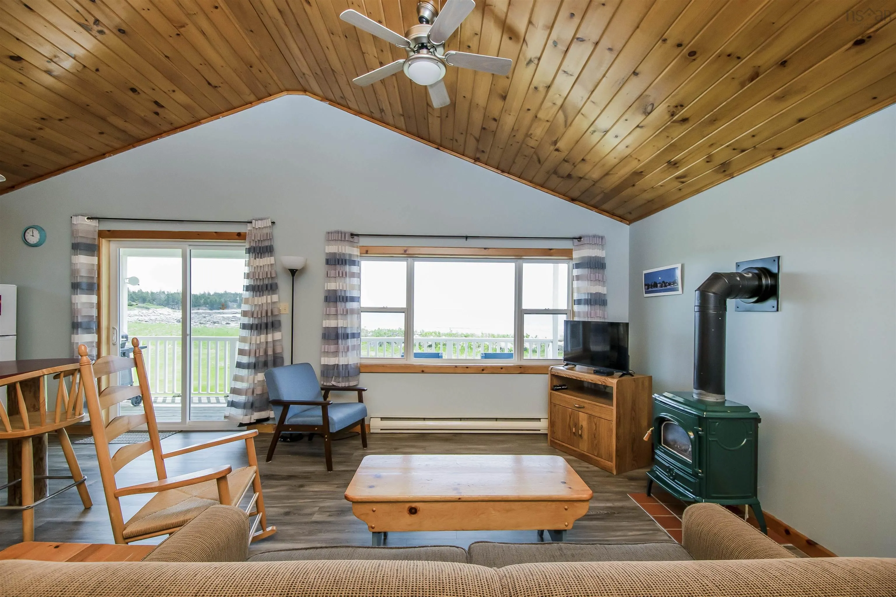 1 Gull Rock Road, Lockeport Ns B0t 1l0, 12 Bedrooms Bedrooms, ,6 BathroomsBathrooms,Residential,For Sale,Gull Rock,202500655