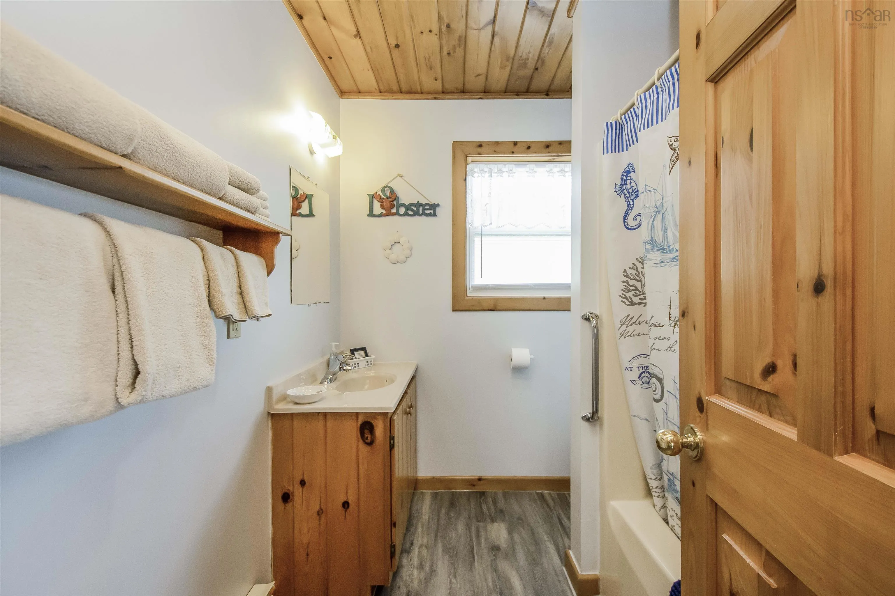1 Gull Rock Road, Lockeport Ns B0t 1l0, 12 Bedrooms Bedrooms, ,6 BathroomsBathrooms,Residential,For Sale,Gull Rock,202500655