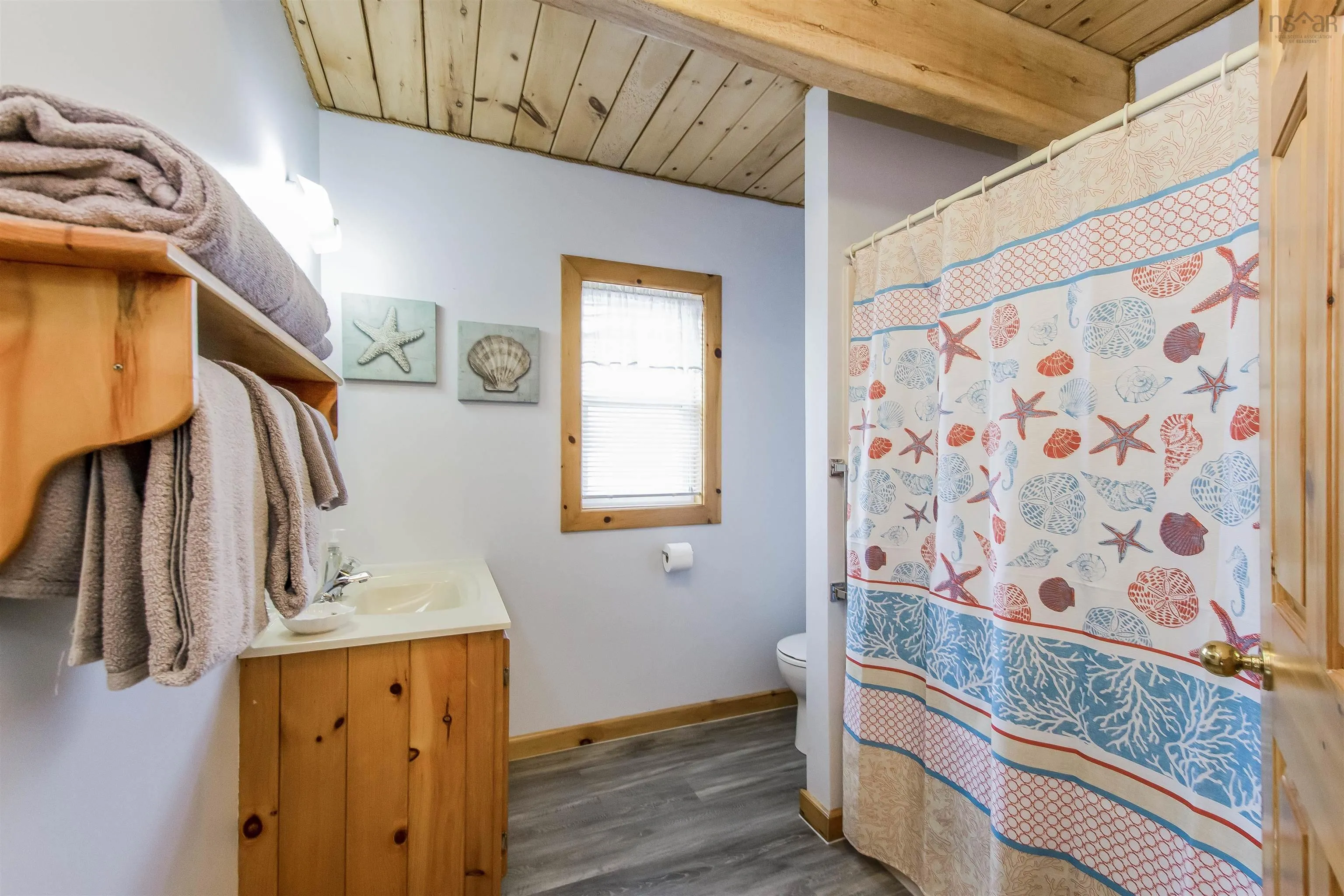 1 Gull Rock Road, Lockeport Ns B0t 1l0, 12 Bedrooms Bedrooms, ,6 BathroomsBathrooms,Residential,For Sale,Gull Rock,202500655