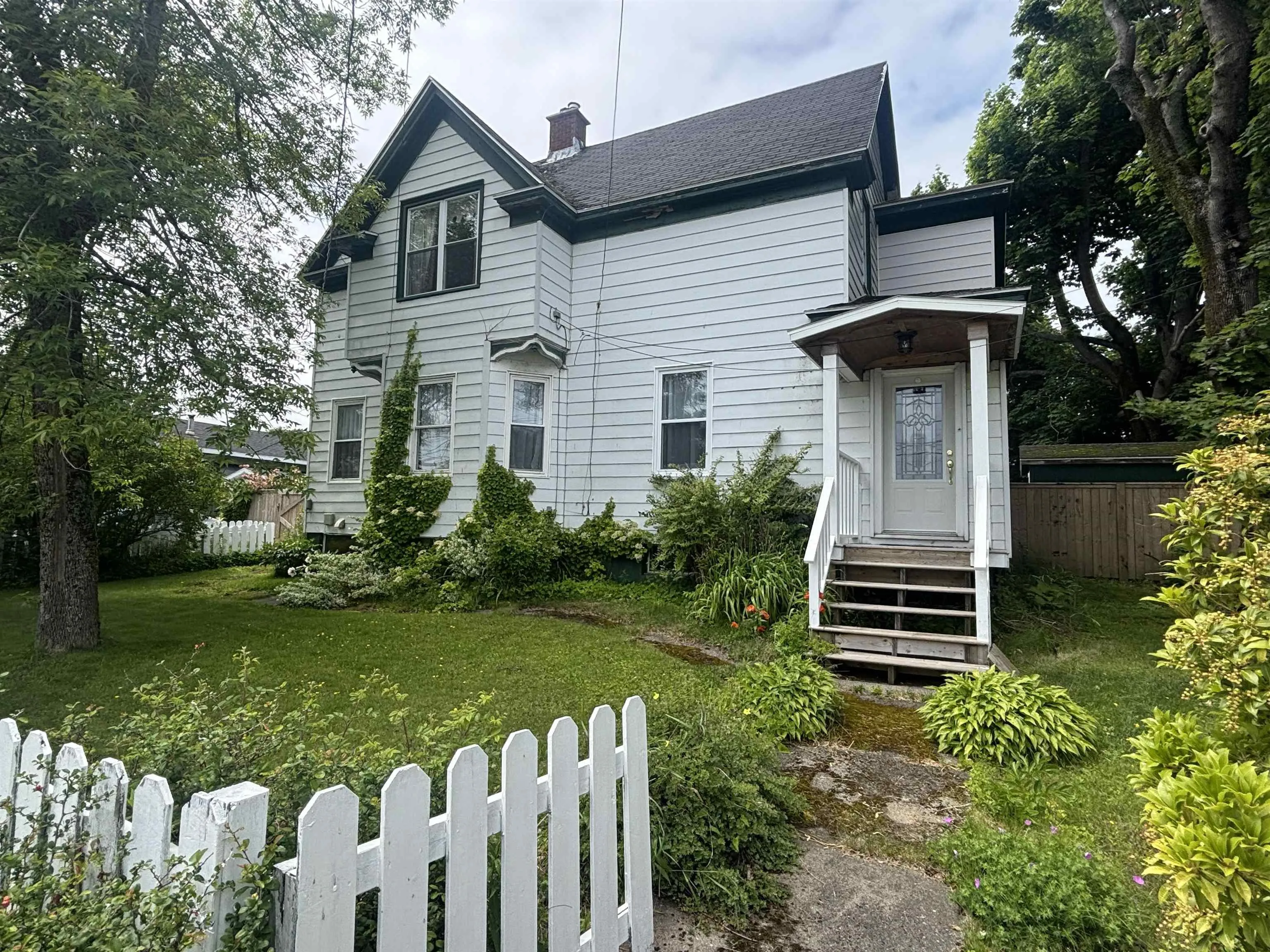 260 York Street, Cape Breton, NS B1A 2M3, 4 Bedrooms Bedrooms, ,2 BathroomsBathrooms,Residential,For Sale,York,202516699