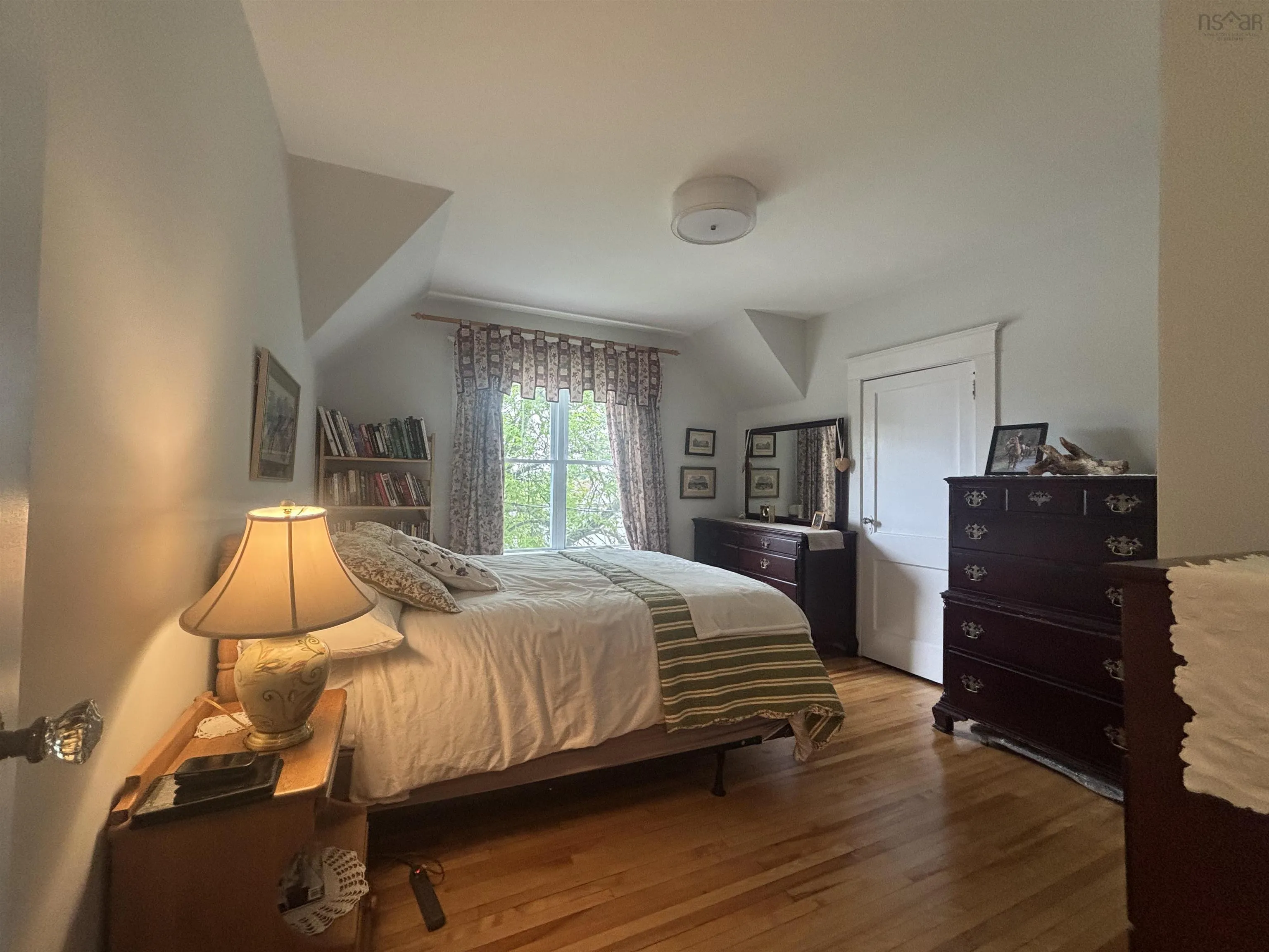 260 York Street, Cape Breton, NS B1A 2M3, 4 Bedrooms Bedrooms, ,2 BathroomsBathrooms,Residential,For Sale,York,202516699