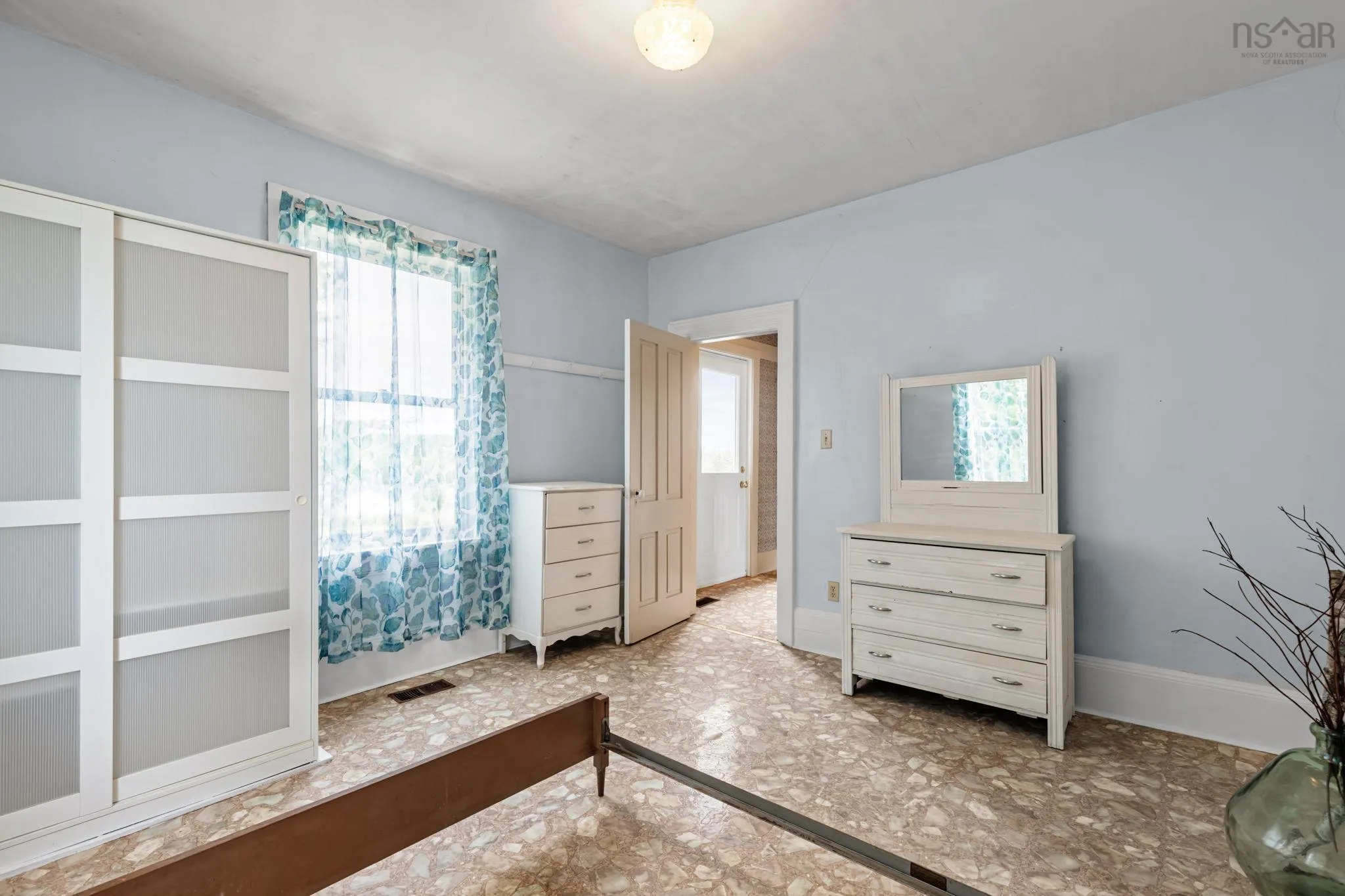4031 215 Highway, Lower Burlington, NS B0N 2A0, 5 Bedrooms Bedrooms, ,1 BathroomBathrooms,Residential,For Sale,215,202518270