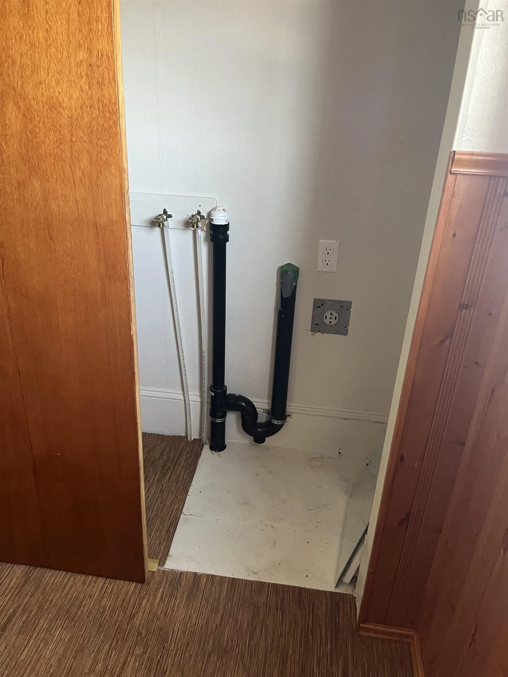 742 Donkin Highway, Donkin, NS B1A 6P1, 1 Bedroom Bedrooms, ,1 BathroomBathrooms,Residential,For Sale,Donkin,202520658