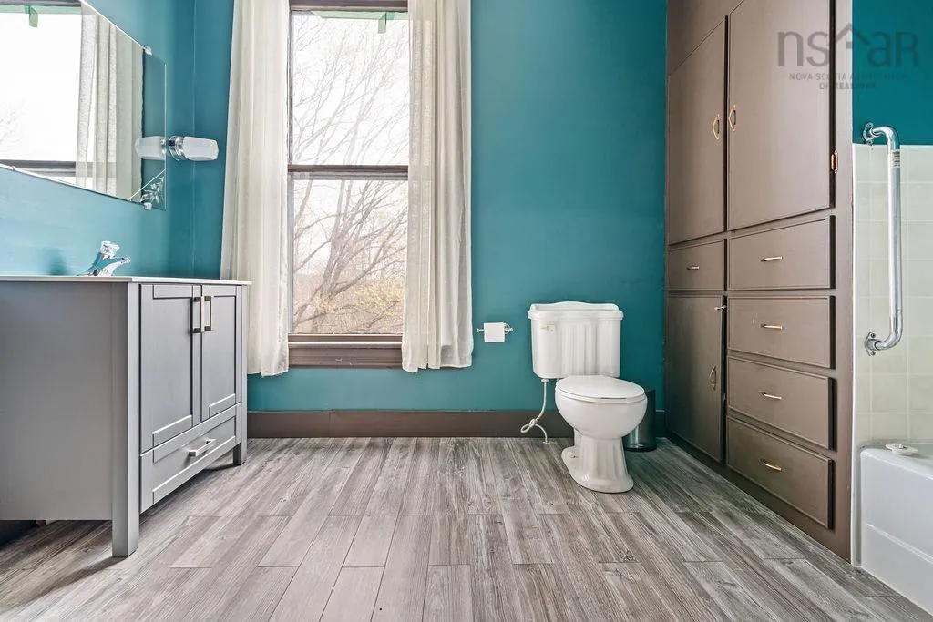 472 Main Street, Parrsboro Ns B0m 1s0, 5 Bedrooms Bedrooms, ,2 BathroomsBathrooms,Residential,For Sale,Main,202502226