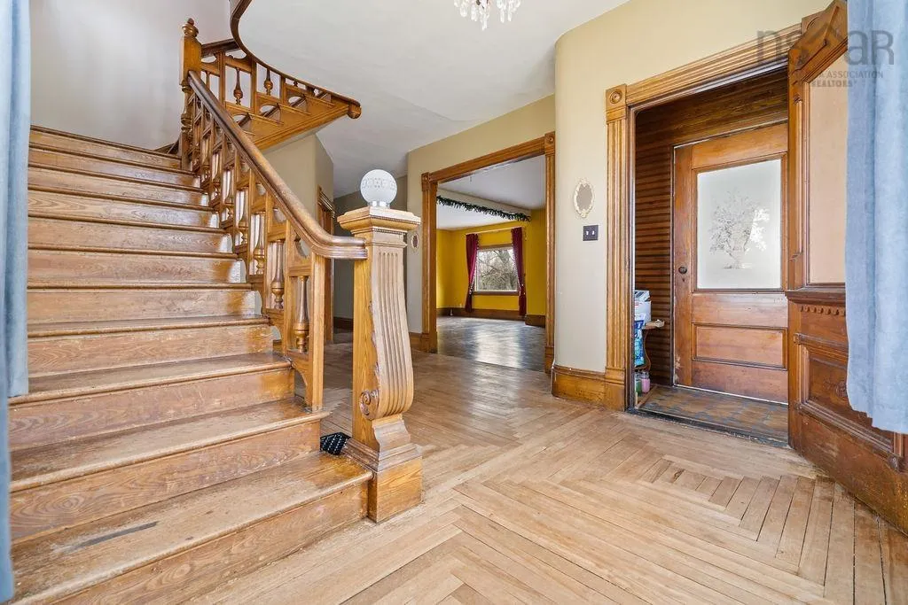 472 Main Street, Parrsboro Ns B0m 1s0, 5 Bedrooms Bedrooms, ,2 BathroomsBathrooms,Residential,For Sale,Main,202502226