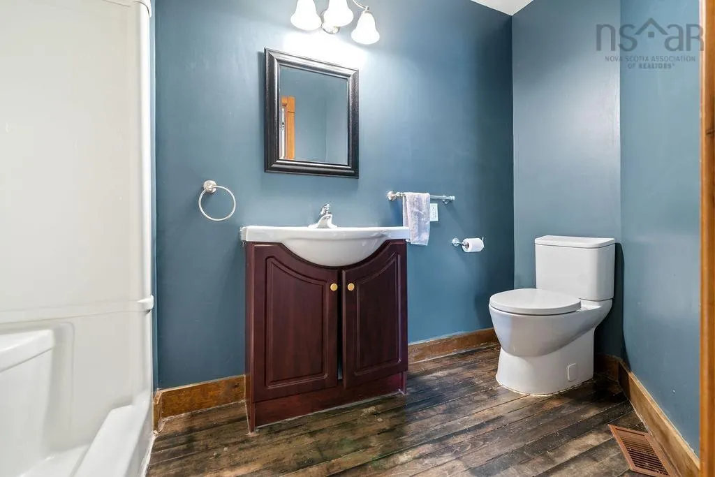 472 Main Street, Parrsboro Ns B0m 1s0, 5 Bedrooms Bedrooms, ,2 BathroomsBathrooms,Residential,For Sale,Main,202502226