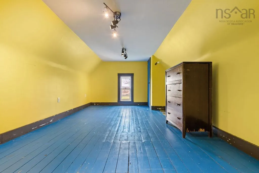 472 Main Street, Parrsboro Ns B0m 1s0, 5 Bedrooms Bedrooms, ,2 BathroomsBathrooms,Residential,For Sale,Main,202502226