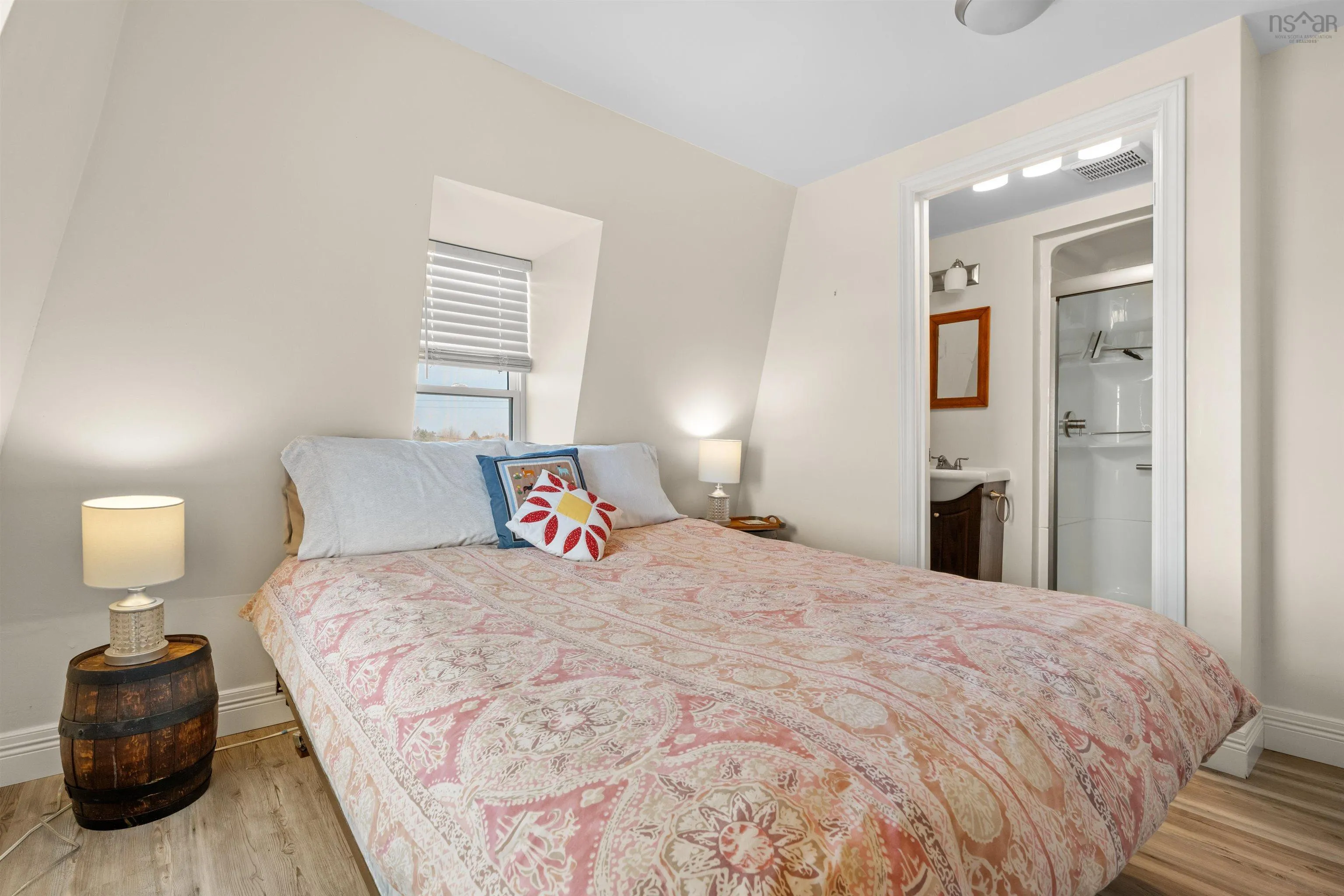 125 The Point Road, Blue Rocks, NS B0J 2C0, 2 Bedrooms Bedrooms, ,3 BathroomsBathrooms,Residential,For Sale,The Point,202521987
