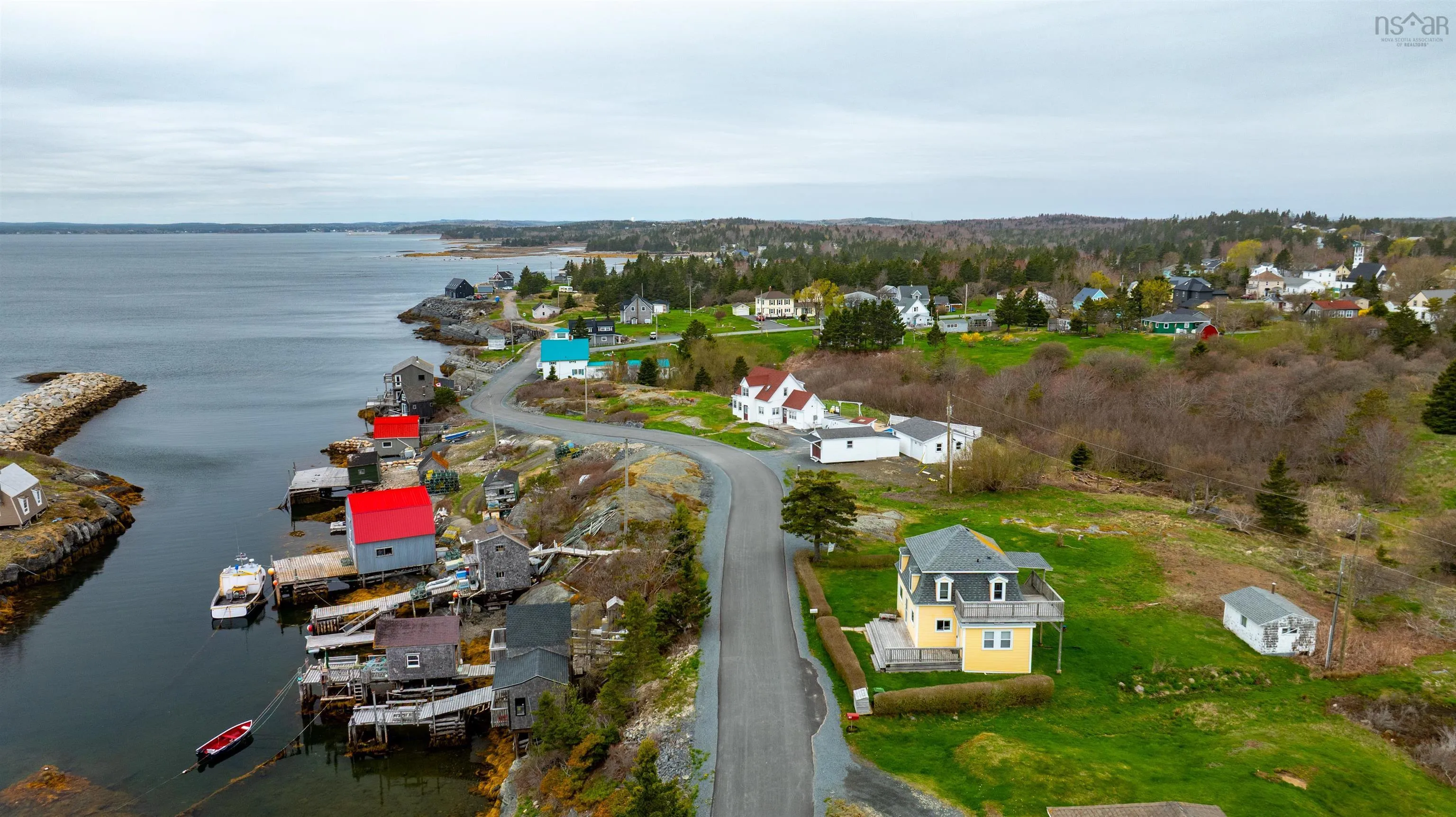 125 The Point Road, Blue Rocks, NS B0J 2C0, 2 Bedrooms Bedrooms, ,3 BathroomsBathrooms,Residential,For Sale,The Point,202521987