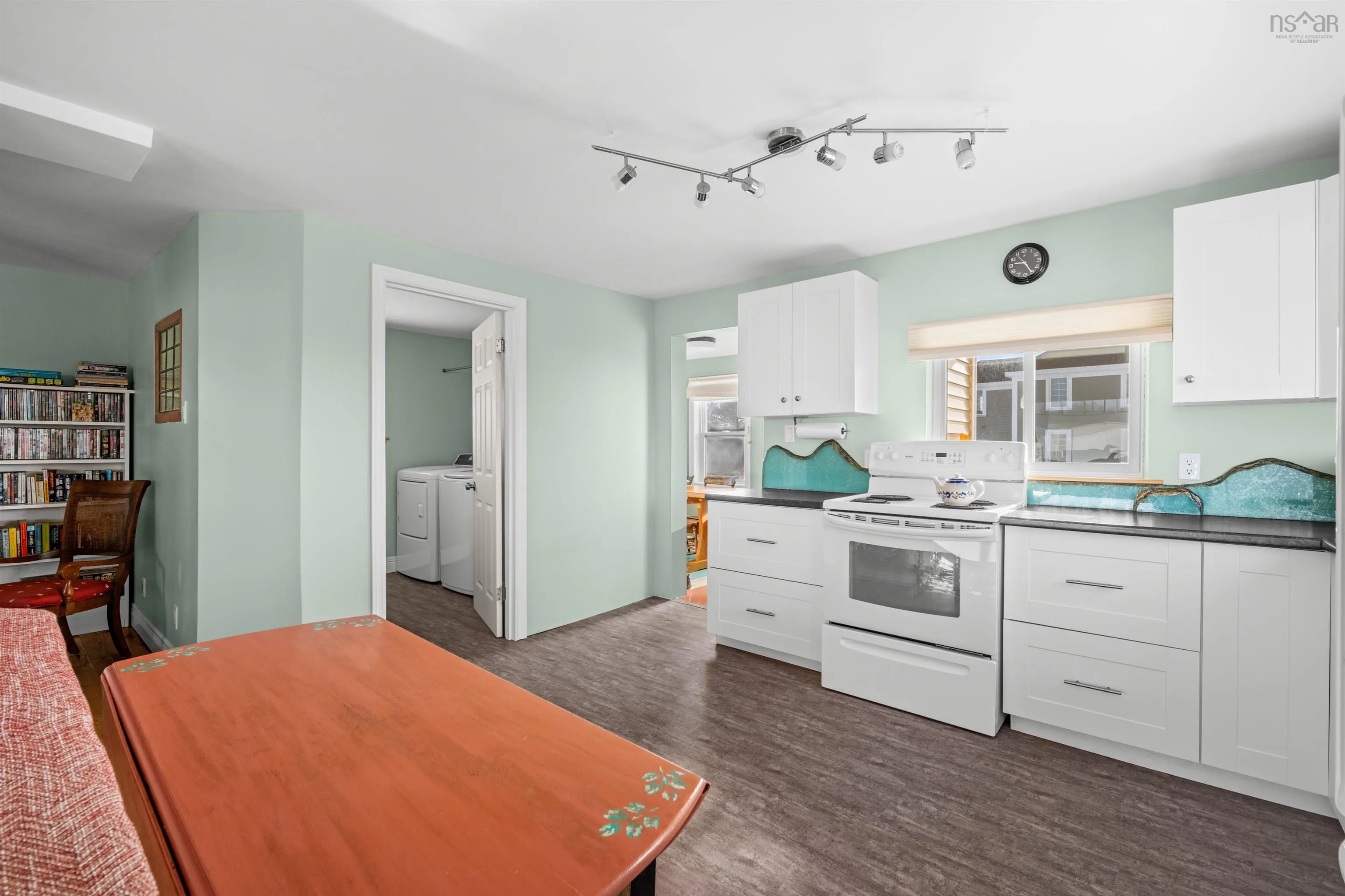 125 The Point Road, Blue Rocks, NS B0J 2C0, 2 Bedrooms Bedrooms, ,3 BathroomsBathrooms,Residential,For Sale,The Point,202521987
