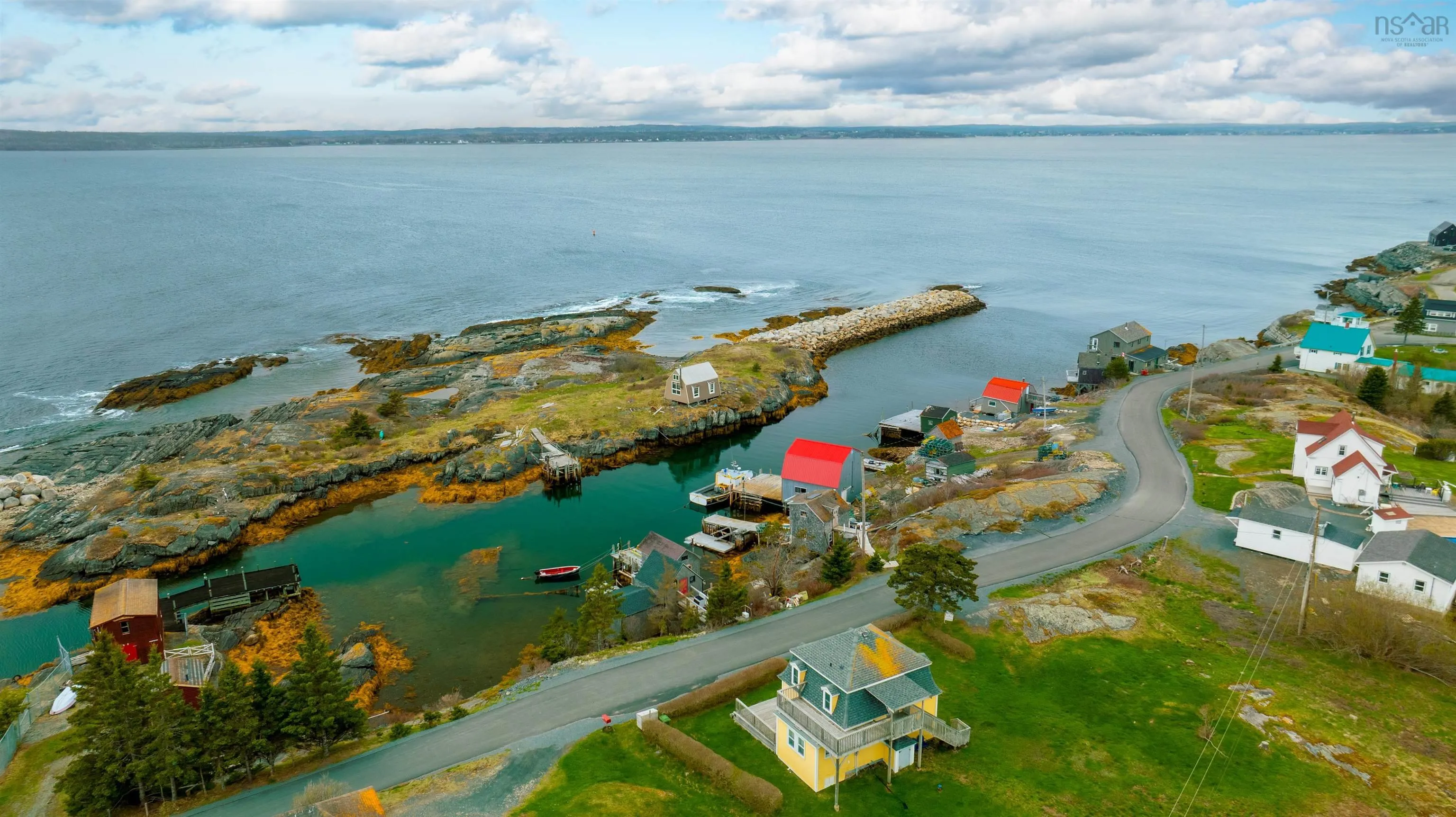 125 The Point Road, Blue Rocks, NS B0J 2C0, 2 Bedrooms Bedrooms, ,3 BathroomsBathrooms,Residential,For Sale,The Point,202521987