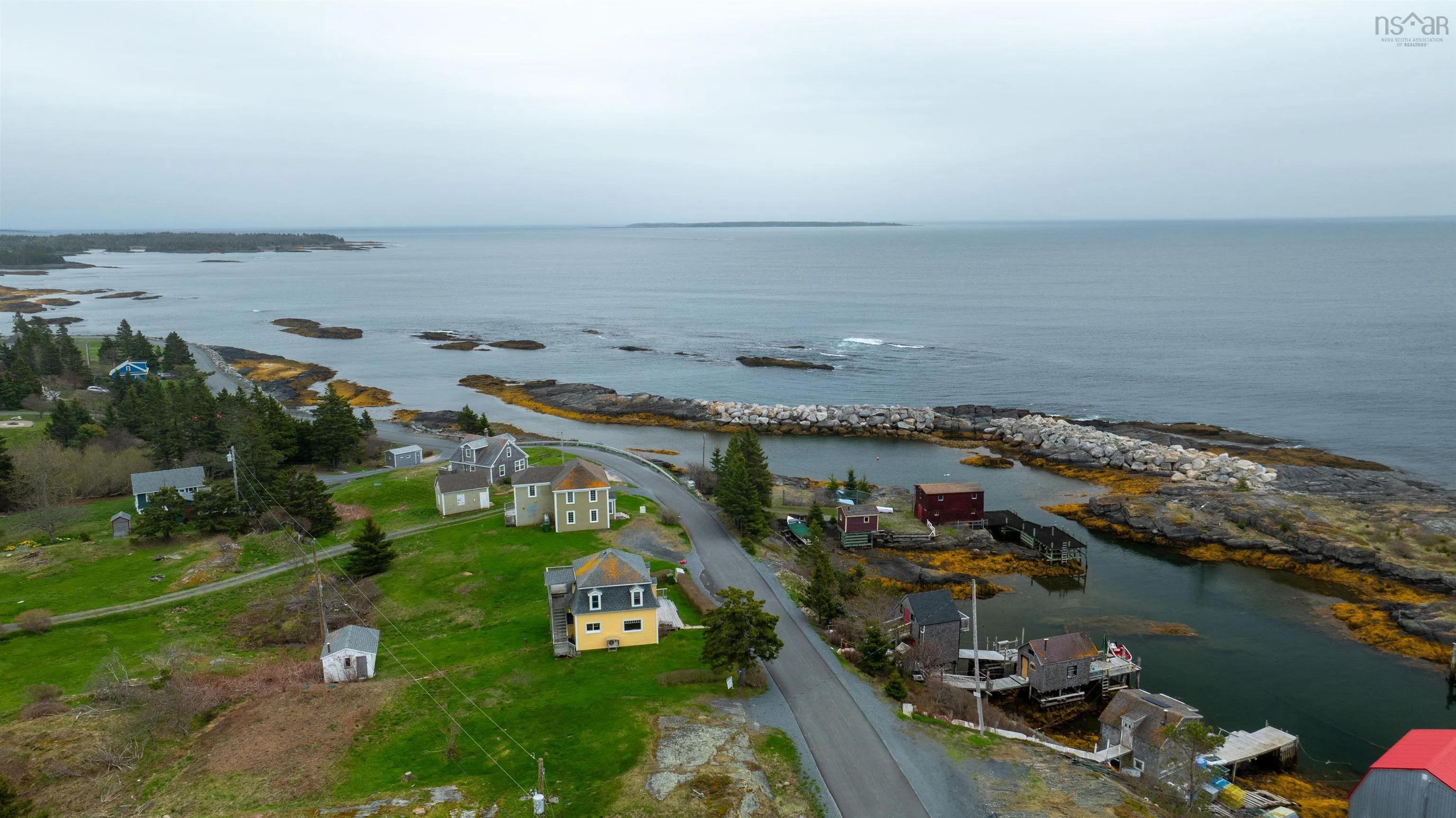 125 The Point Road, Blue Rocks, NS B0J 2C0, 2 Bedrooms Bedrooms, ,3 BathroomsBathrooms,Residential,For Sale,The Point,202521987
