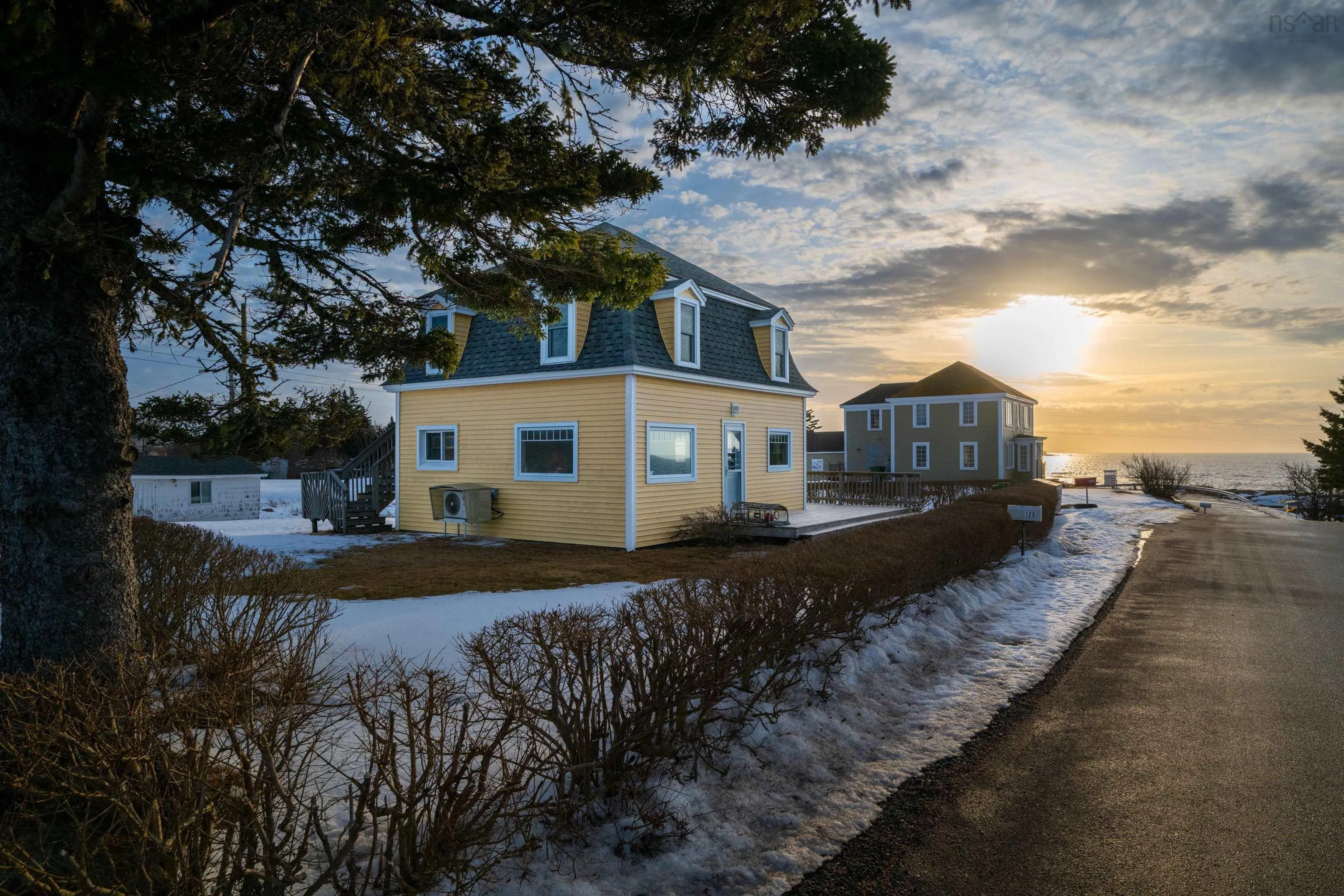125 The Point Road, Blue Rocks, NS B0J 2C0, 2 Bedrooms Bedrooms, ,3 BathroomsBathrooms,Residential,For Sale,The Point,202521987