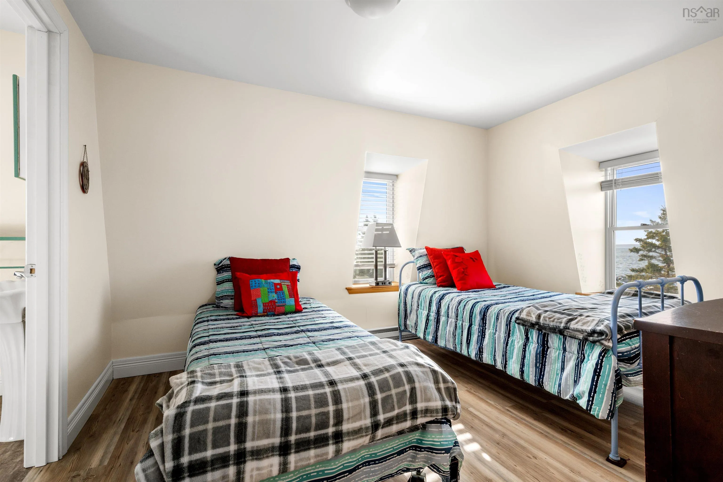 125 The Point Road, Blue Rocks, NS B0J 2C0, 2 Bedrooms Bedrooms, ,3 BathroomsBathrooms,Residential,For Sale,The Point,202521987