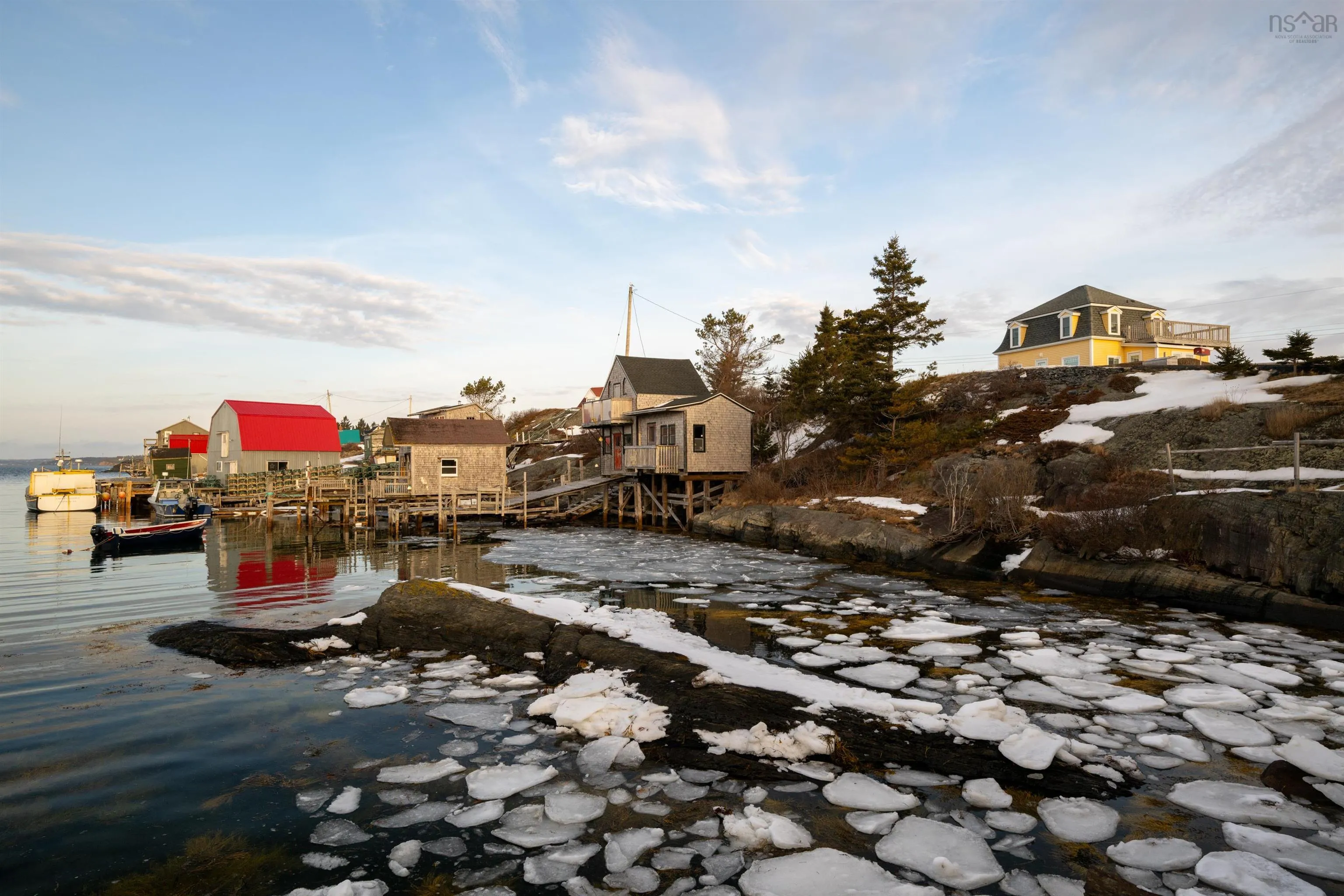 125 The Point Road, Blue Rocks, NS B0J 2C0, 2 Bedrooms Bedrooms, ,3 BathroomsBathrooms,Residential,For Sale,The Point,202521987