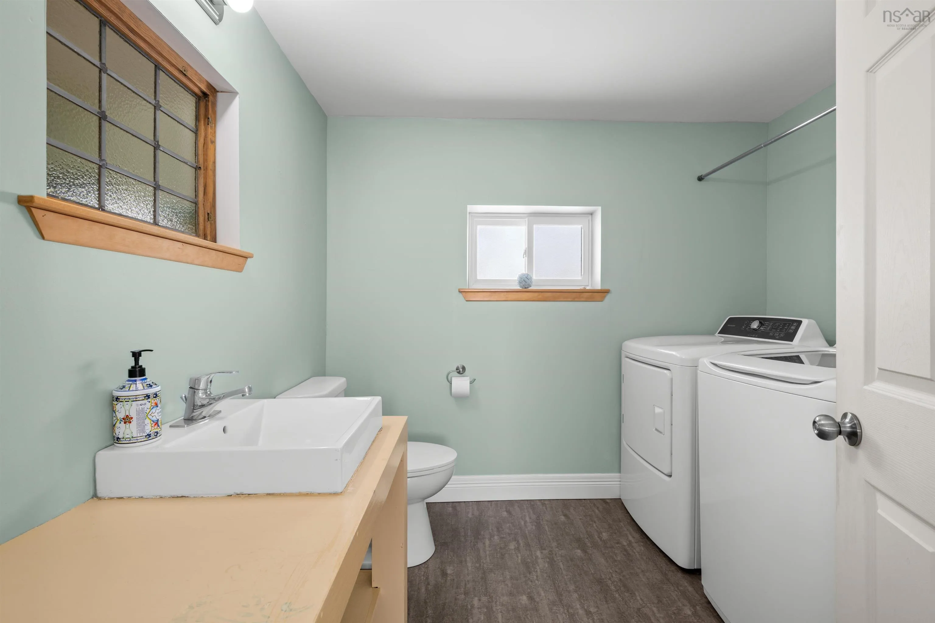 125 The Point Road, Blue Rocks, NS B0J 2C0, 2 Bedrooms Bedrooms, ,3 BathroomsBathrooms,Residential,For Sale,The Point,202521987
